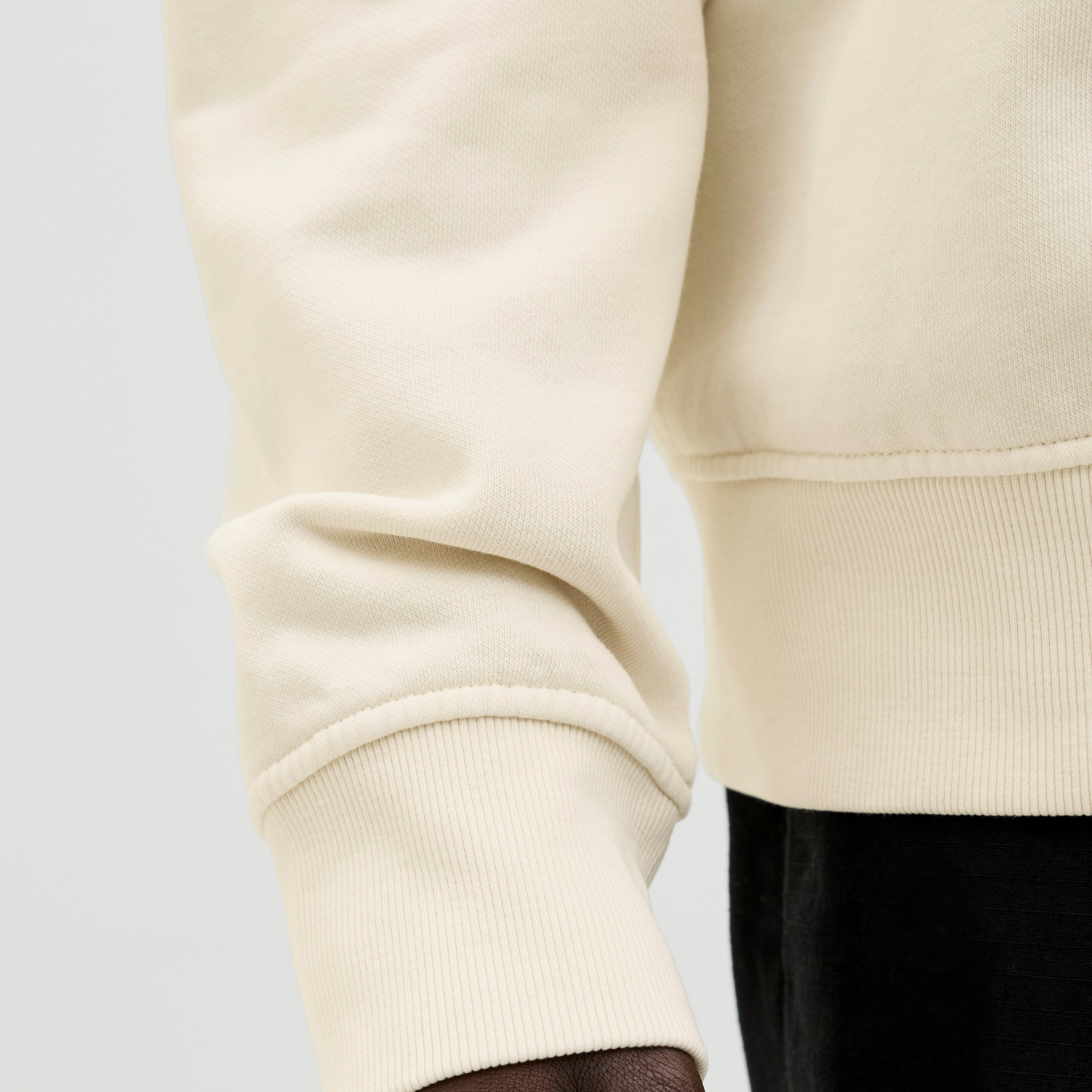 كنزة صوفية رجالية سادة بياقة دائرية وأكمام طويلة من جاك ان جونز-men-winterwear-hoodiesandsweatshirts-image-3