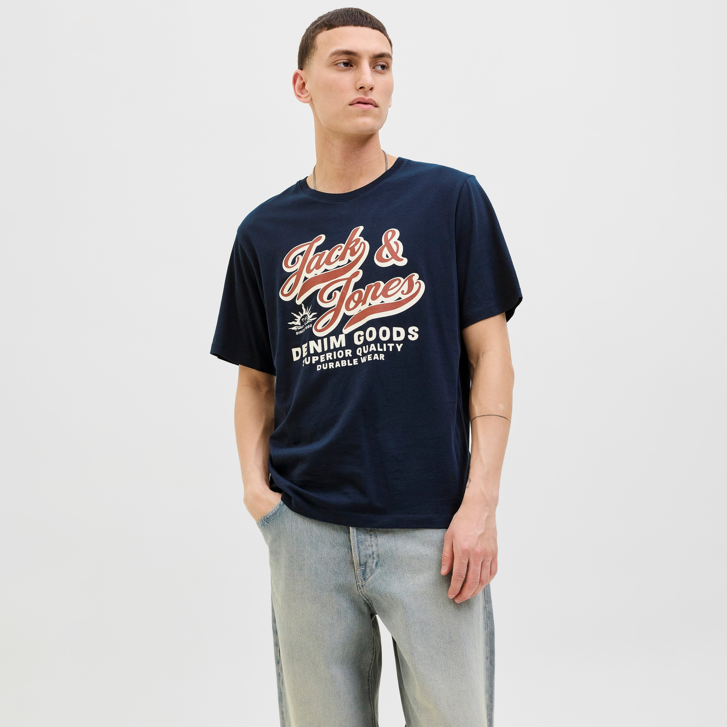 تيشيرت رجالي مطبوع برسومات بياقة دائرية وأكمام قصيرة من جاك ان جونز-men-clothing-tshirtsandpolos-tshirts-image-21