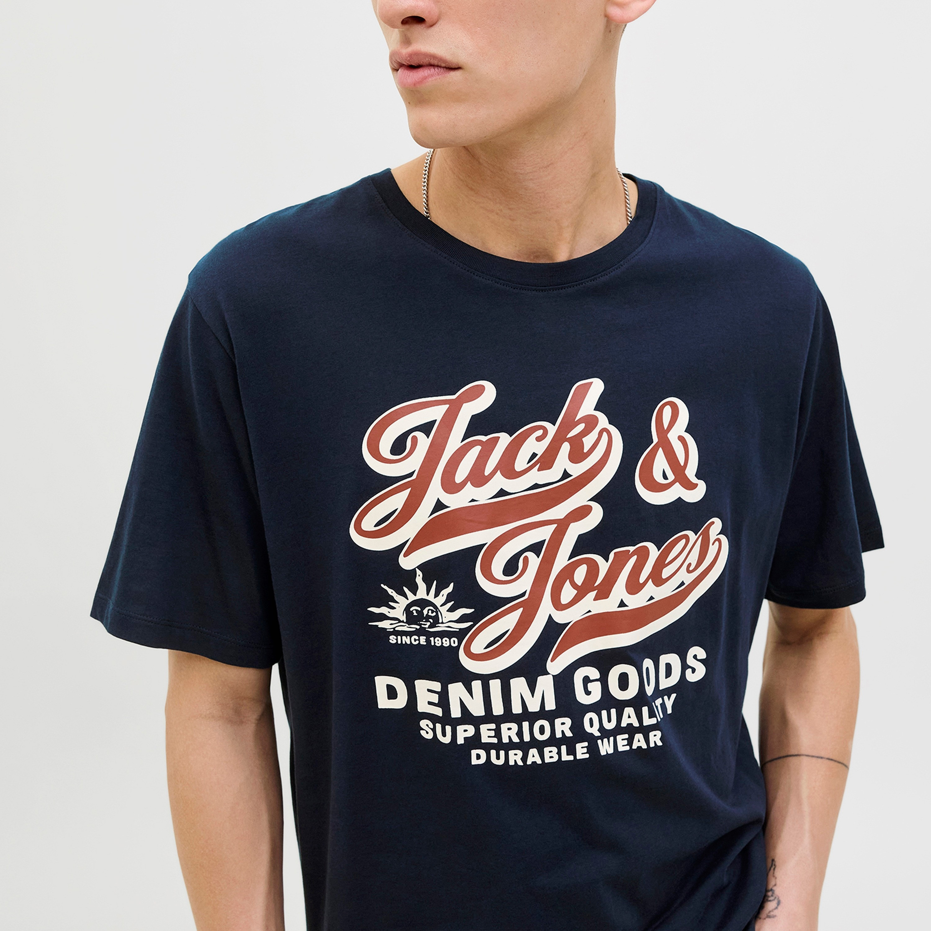تيشيرت رجالي مطبوع برسومات بياقة دائرية وأكمام قصيرة من جاك ان جونز-men-clothing-tshirtsandpolos-tshirts-image-23