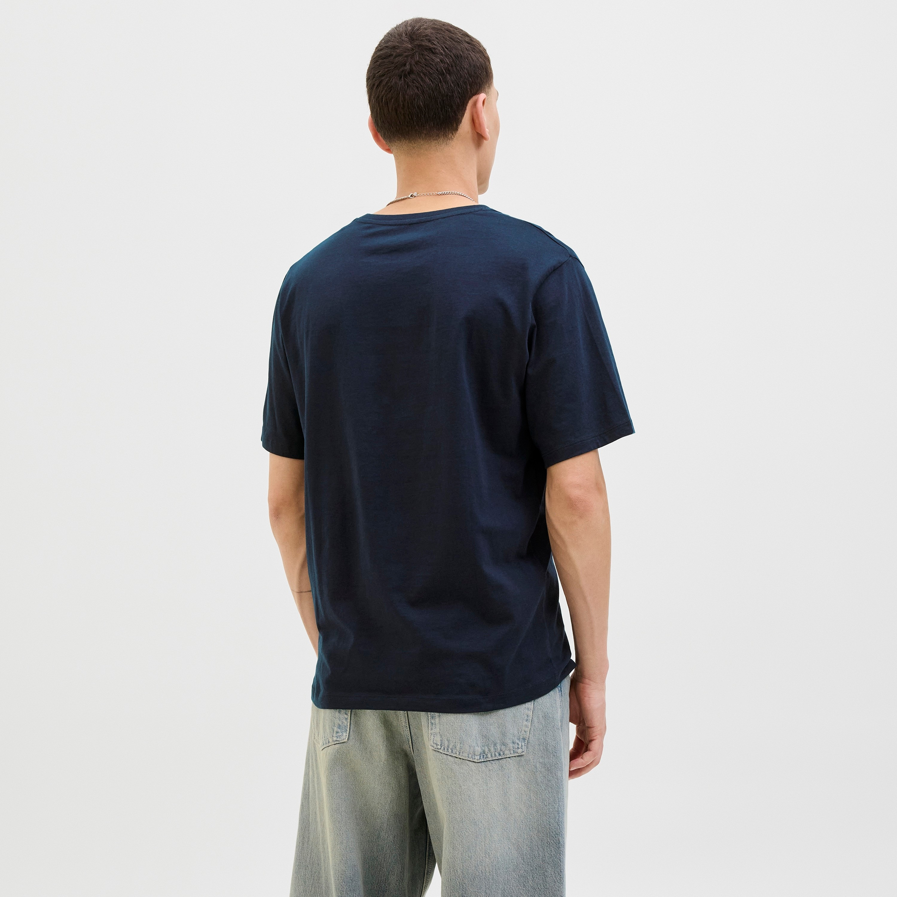 تيشيرت رجالي مطبوع برسومات بياقة دائرية وأكمام قصيرة من جاك ان جونز-men-clothing-tshirtsandpolos-tshirts-image-24