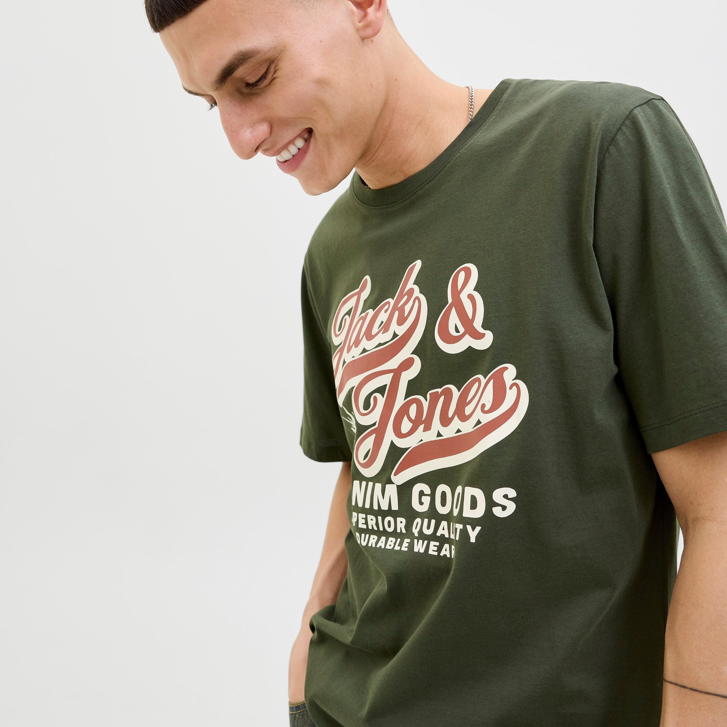 تيشيرت رجالي مطبوع برسومات بياقة دائرية وأكمام قصيرة من جاك ان جونز-men-clothing-tshirtsandpolos-tshirts-image-27