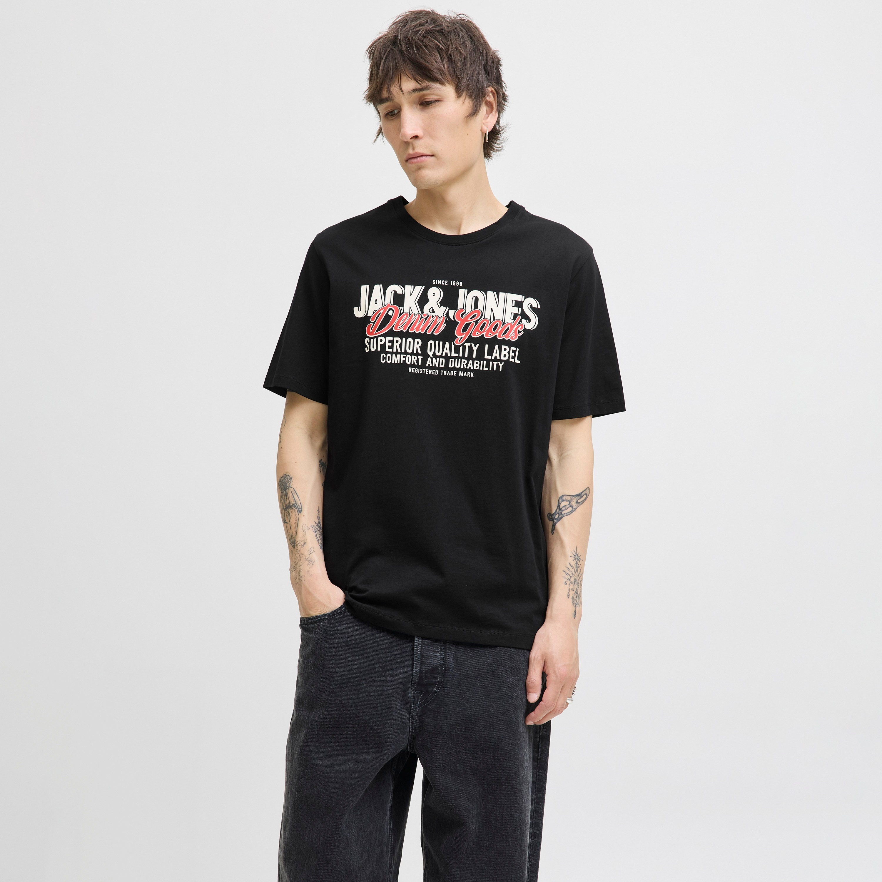 تيشيرت رجالي مطبوع برسومات بياقة دائرية وأكمام قصيرة من جاك ان جونز-men-clothing-tshirtsandpolos-tshirts-image-17