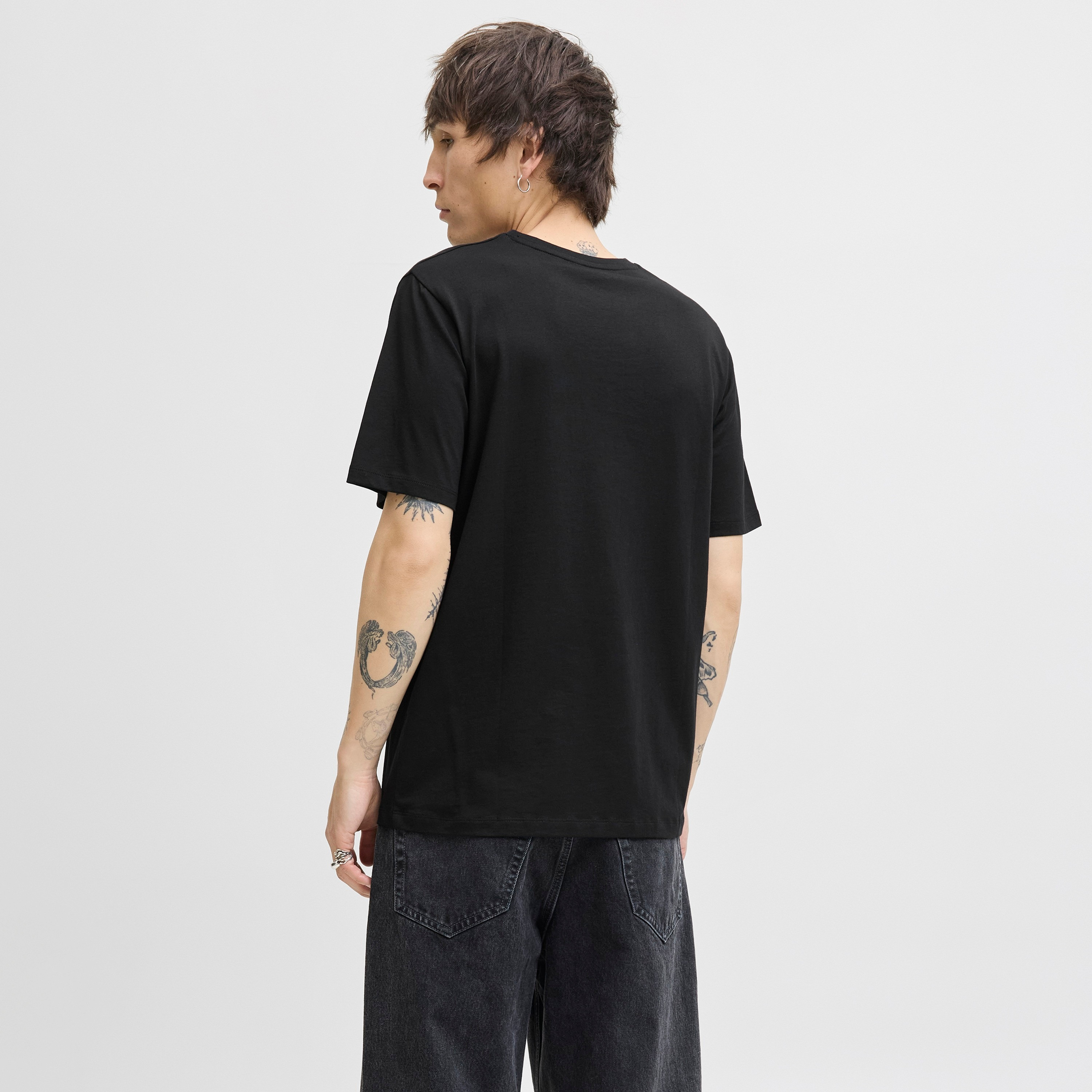 تيشيرت رجالي مطبوع برسومات بياقة دائرية وأكمام قصيرة من جاك ان جونز-men-clothing-tshirtsandpolos-tshirts-image-20