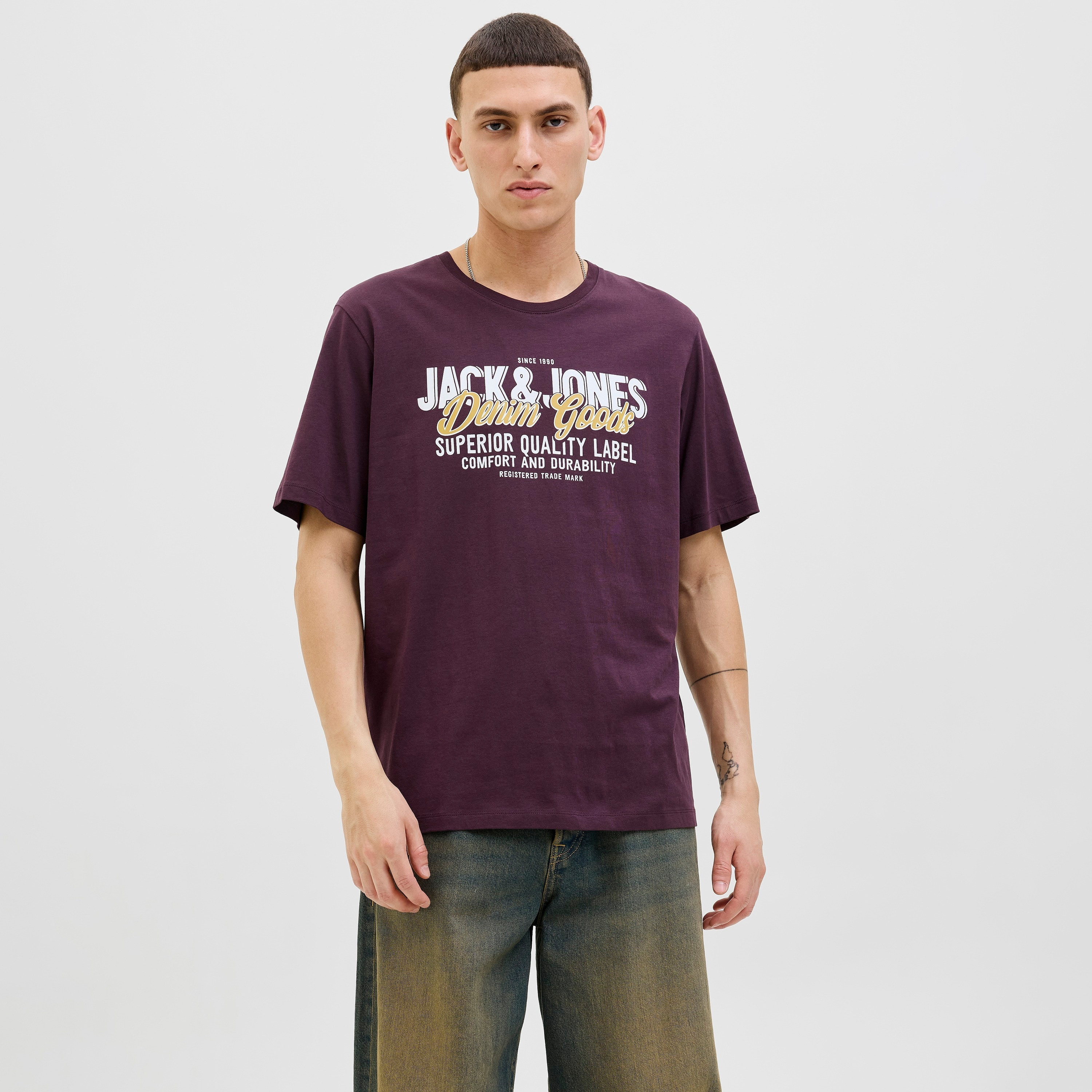 تيشيرت رجالي مطبوع برسومات بياقة دائرية وأكمام قصيرة من جاك ان جونز-men-clothing-tshirtsandpolos-tshirts-image-13
