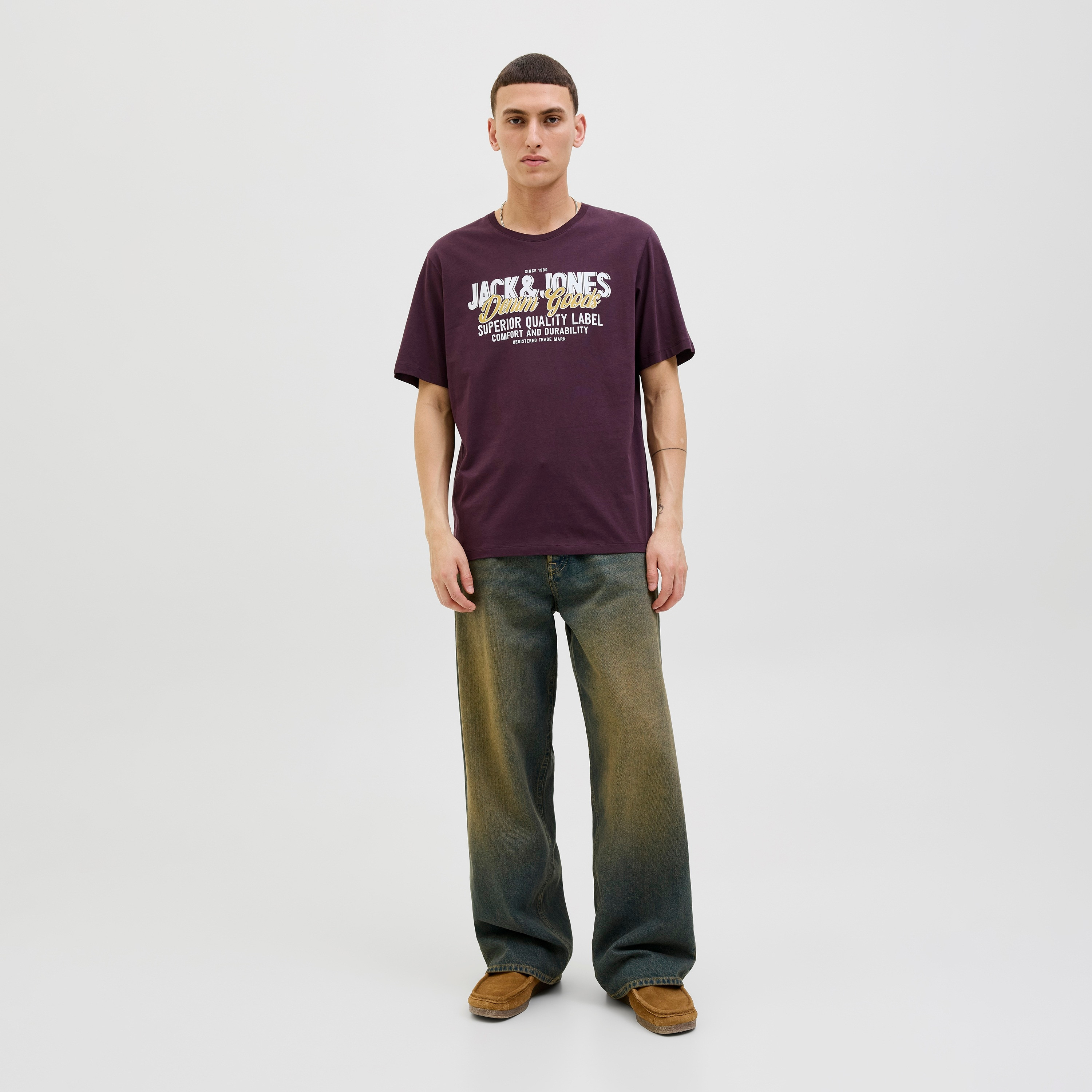 تيشيرت رجالي مطبوع برسومات بياقة دائرية وأكمام قصيرة من جاك ان جونز-men-clothing-tshirtsandpolos-tshirts-image-14