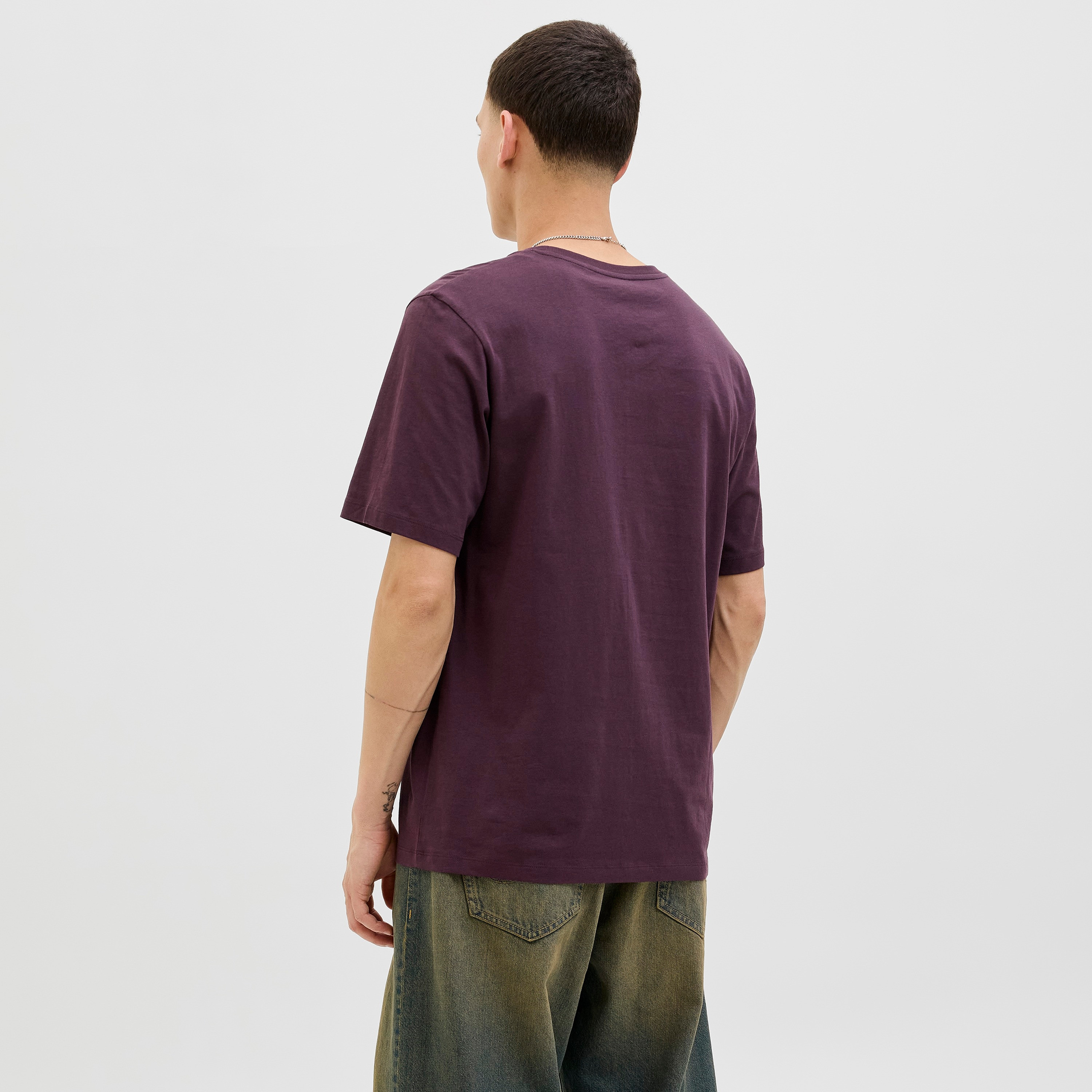 تيشيرت رجالي مطبوع برسومات بياقة دائرية وأكمام قصيرة من جاك ان جونز-men-clothing-tshirtsandpolos-tshirts-image-16