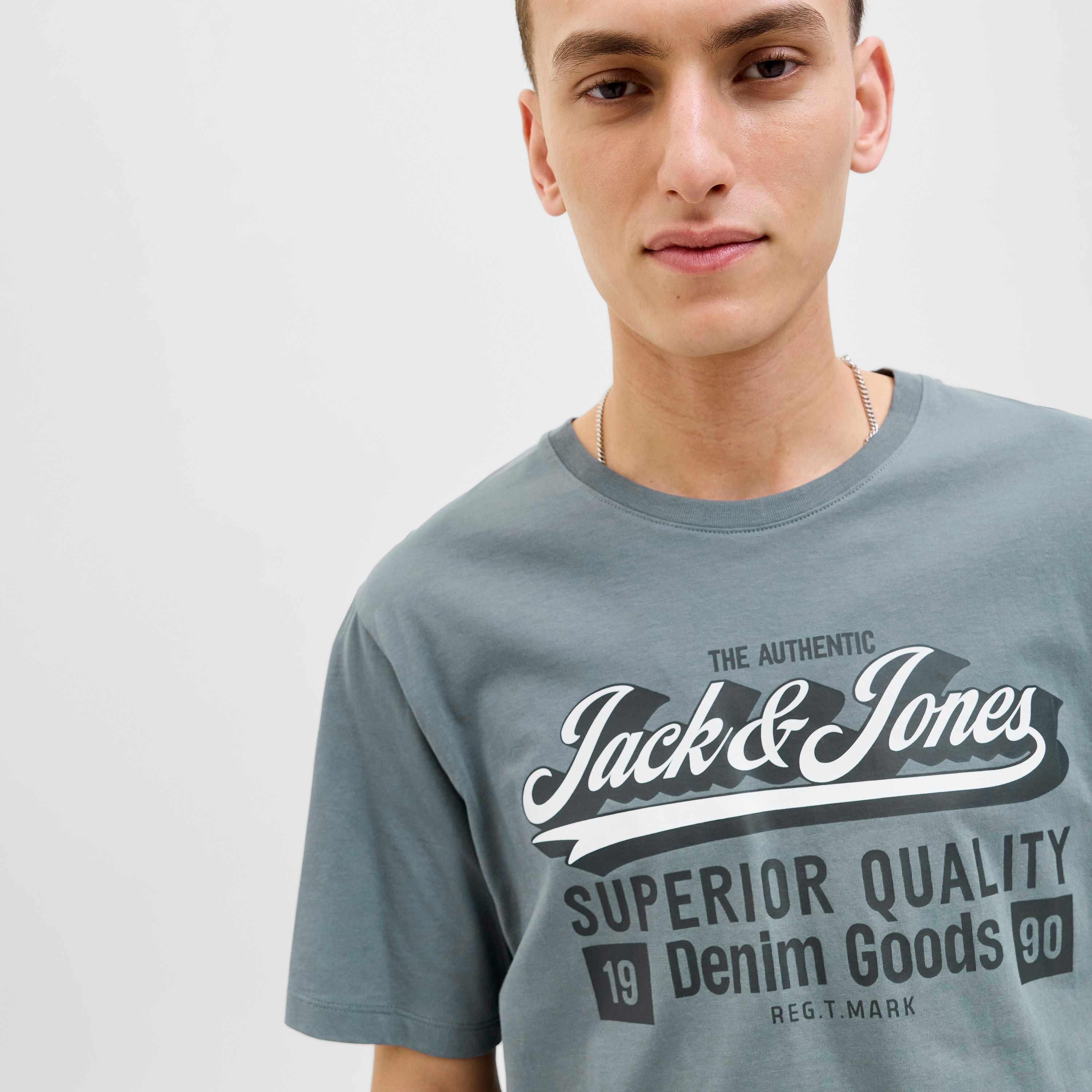 تيشيرت رجالي مطبوع برسومات بياقة دائرية وأكمام قصيرة من جاك ان جونز-men-clothing-tshirtsandpolos-tshirts-image-7
