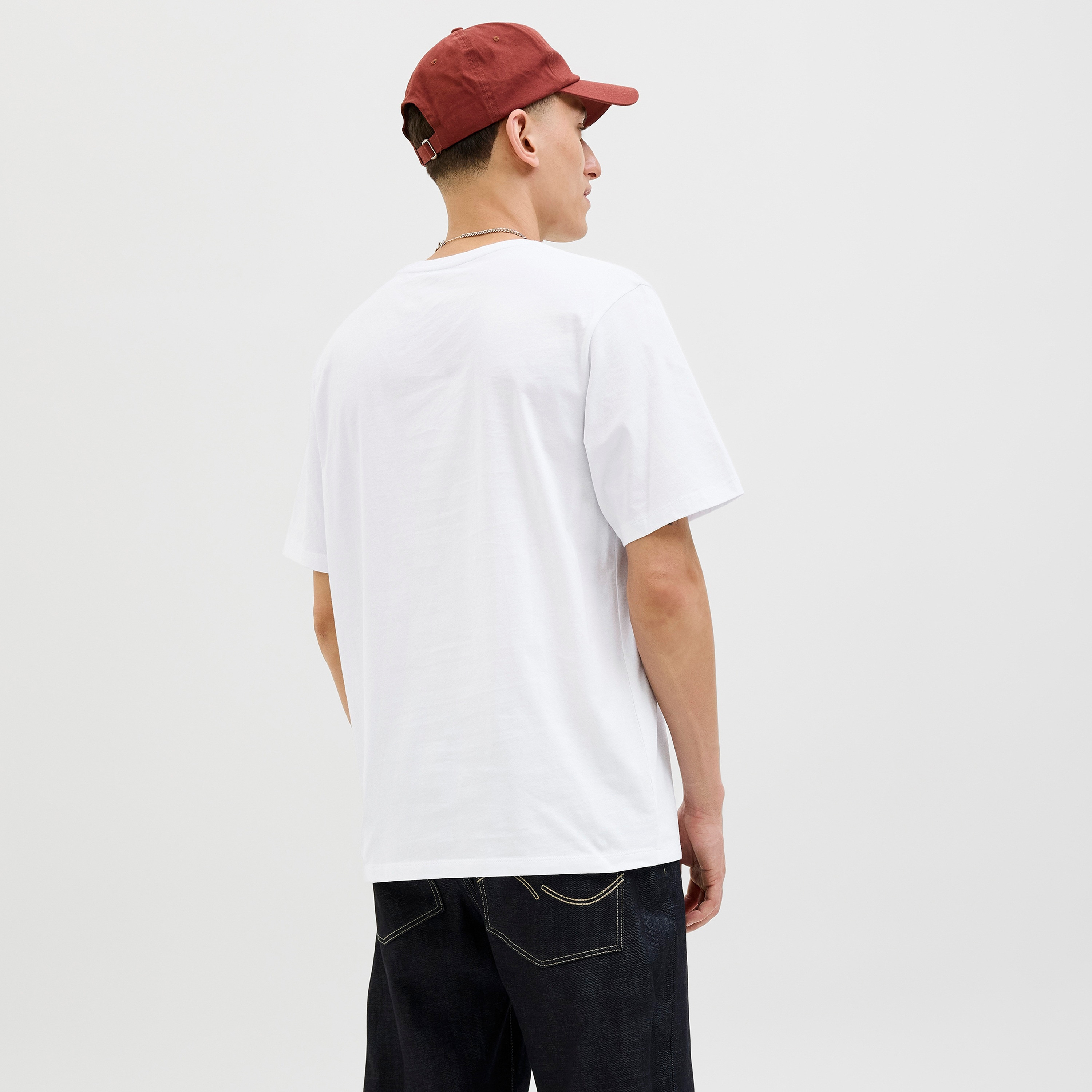 تيشيرت رجالي مطبوع برسومات بياقة دائرية وأكمام قصيرة من جاك ان جونز-men-clothing-tshirtsandpolos-tshirts-image-12