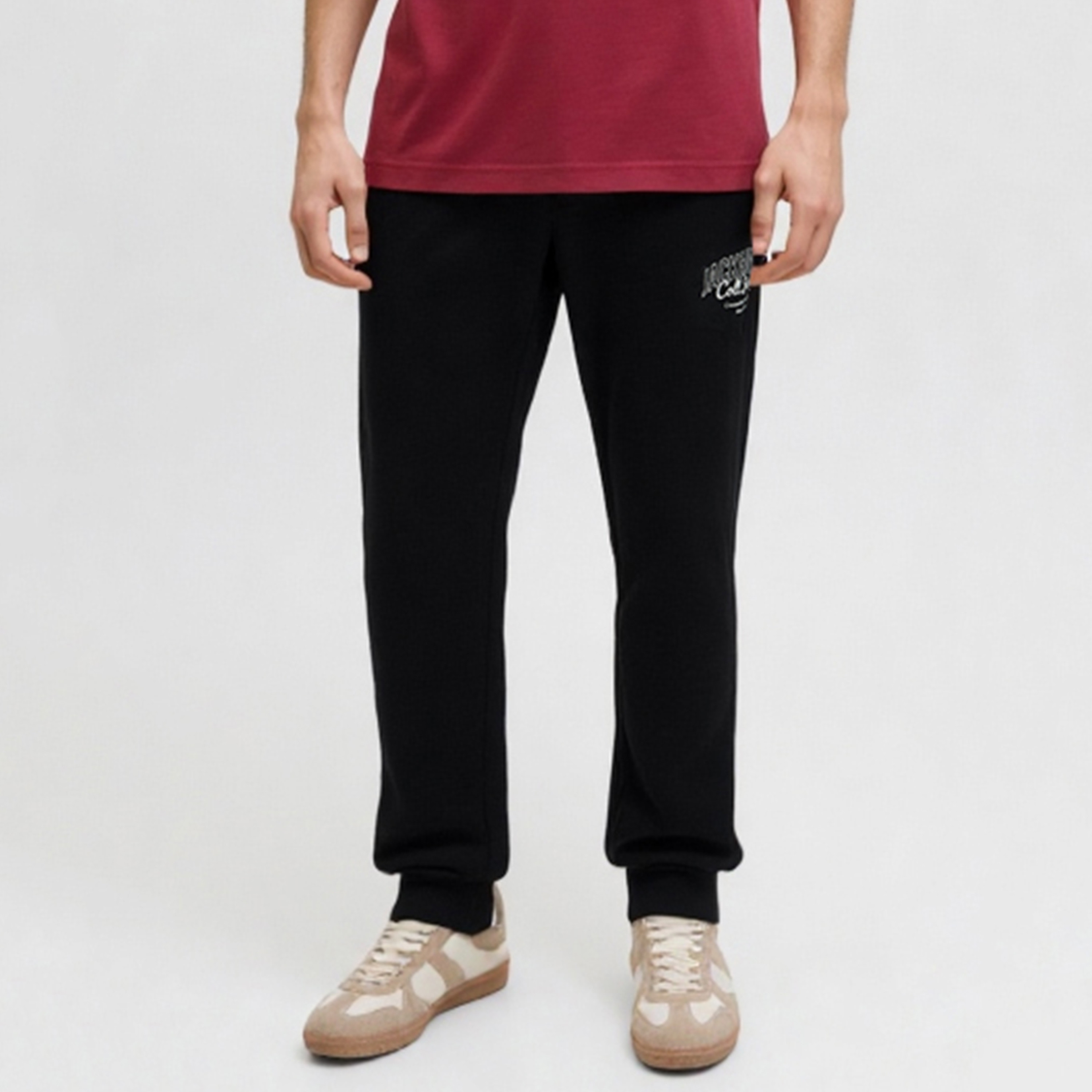 بنطلون رياضي رجالي سادة بخصر متوسط الارتفاع ورباط سحب من جاك ان جونز-men-clothing-bottoms-joggers-image-1