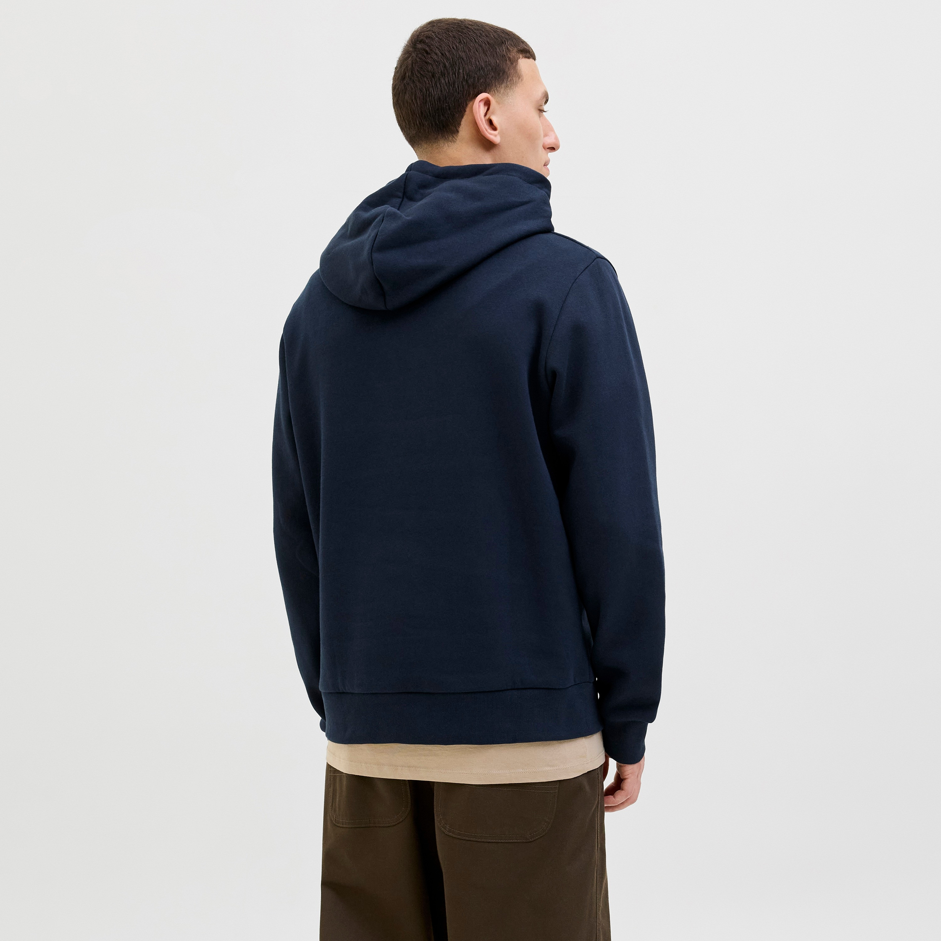 كنزة صوفية رجالية مطبوعة برسومات بقلنسوة وأكمام طويلة من جاك ان جونز-men-winterwear-hoodiesandsweatshirts-image-4