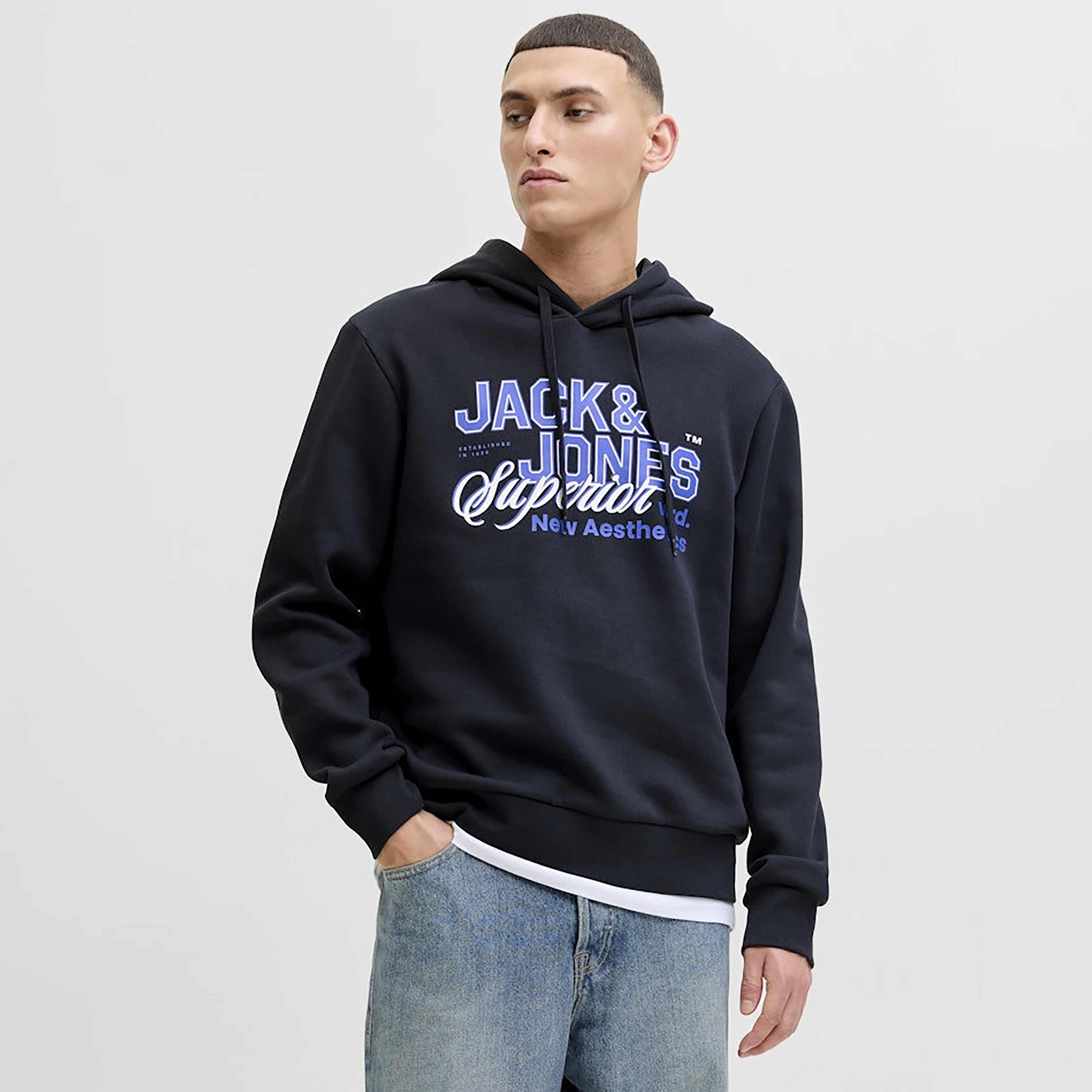 كنزة صوفية رجالية مطبوعة برسومات بقلنسوة وأكمام طويلة من جاك ان جونز-men-winterwear-hoodiesandsweatshirts-image-13