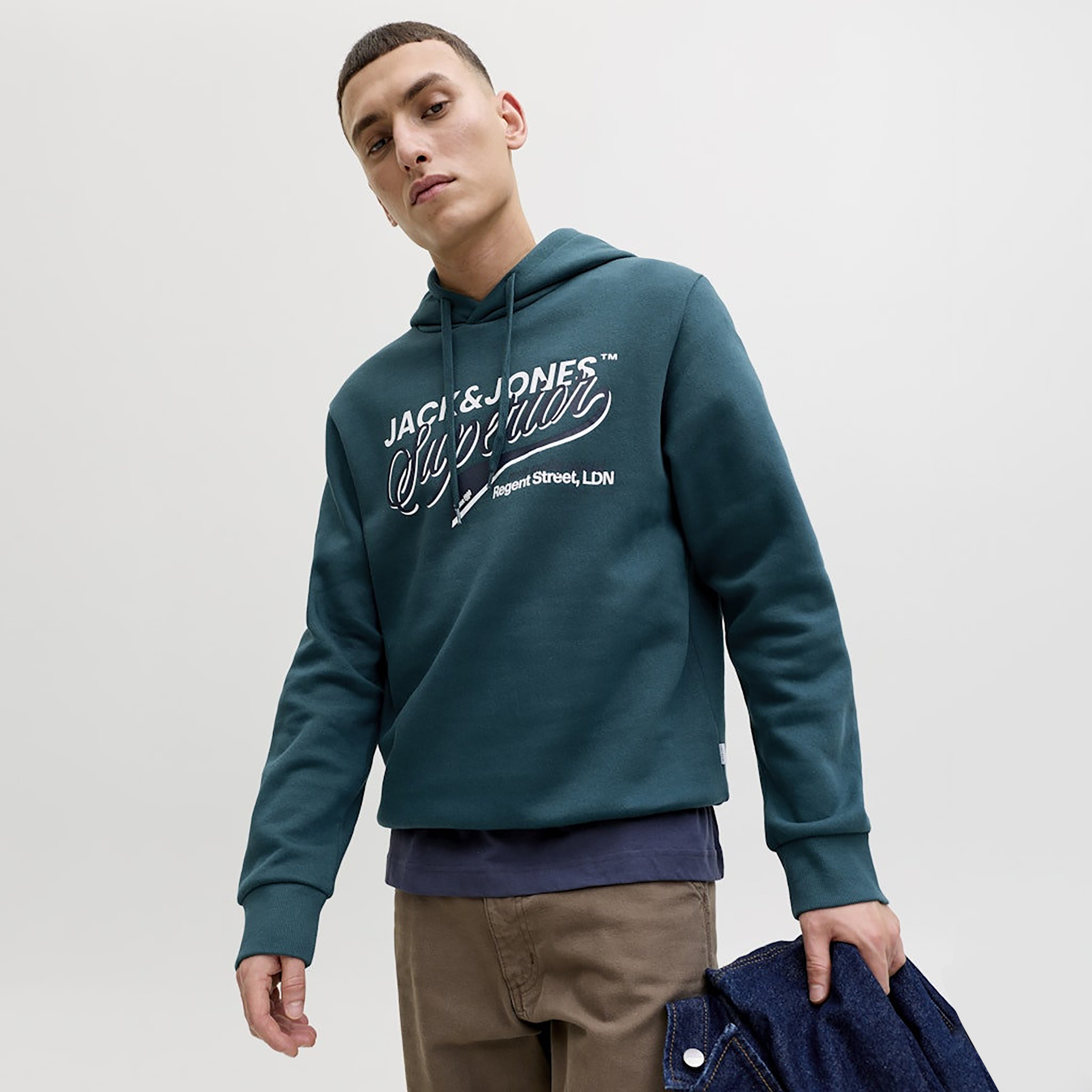 كنزة صوفية رجالية مطبوعة برسومات بقلنسوة وأكمام طويلة من جاك ان جونز-men-winterwear-hoodiesandsweatshirts-image-19