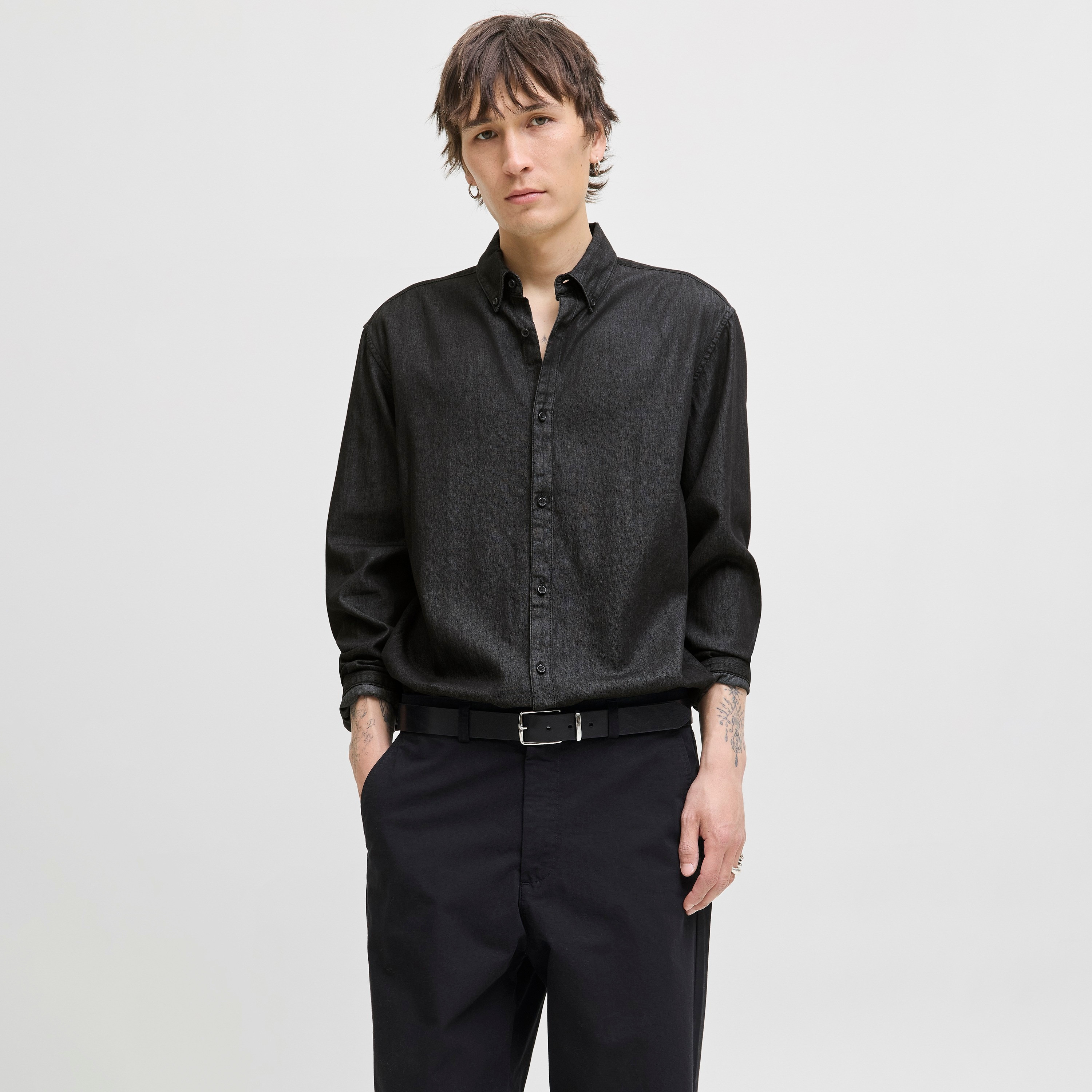 قميص رجالي بقصّة عادية وياقة وأزرار وأكمام طويلة من جاك آند جونز-men-clothing-shirts-image-1