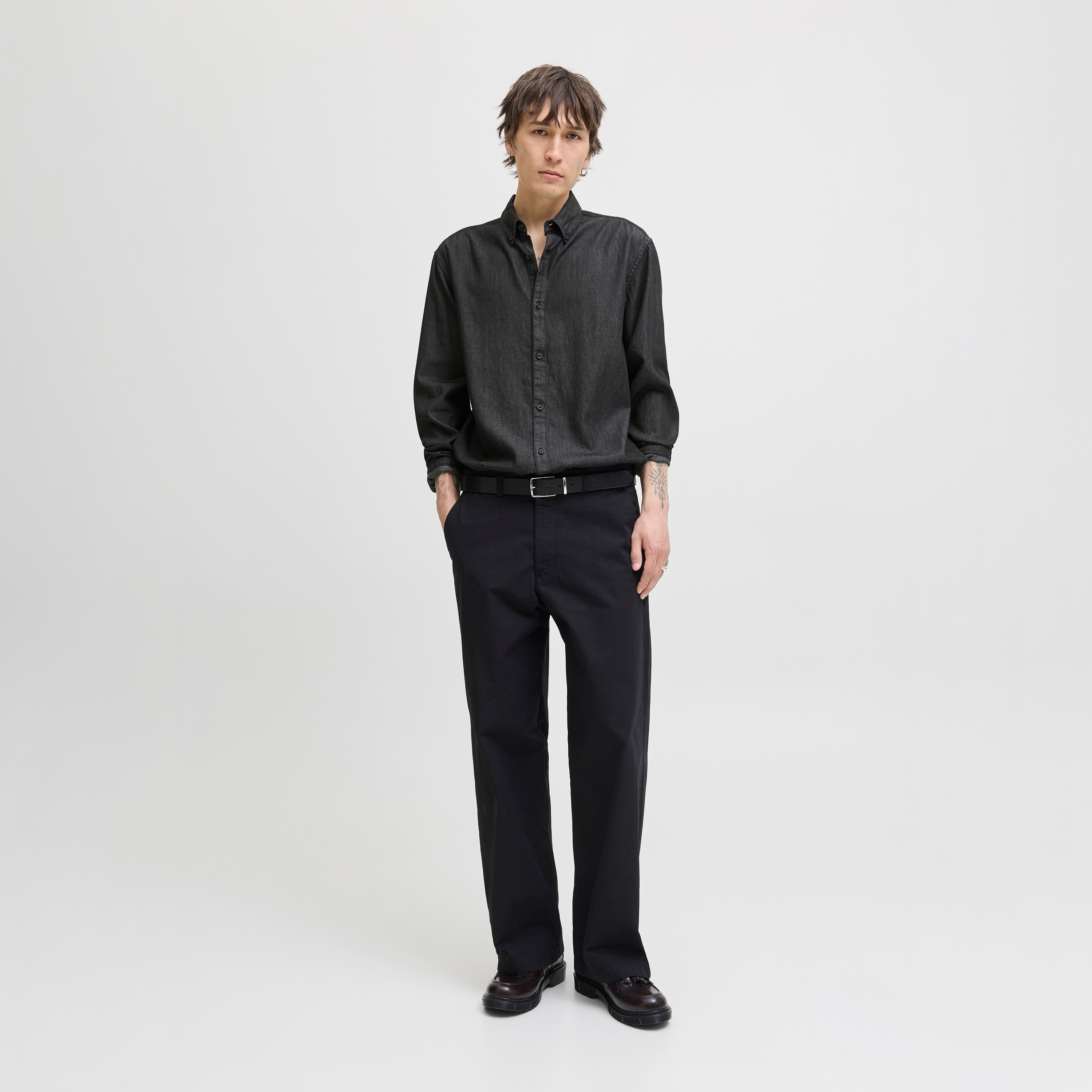 قميص رجالي بقصّة عادية وياقة وأزرار وأكمام طويلة من جاك آند جونز-men-clothing-shirts-image-2