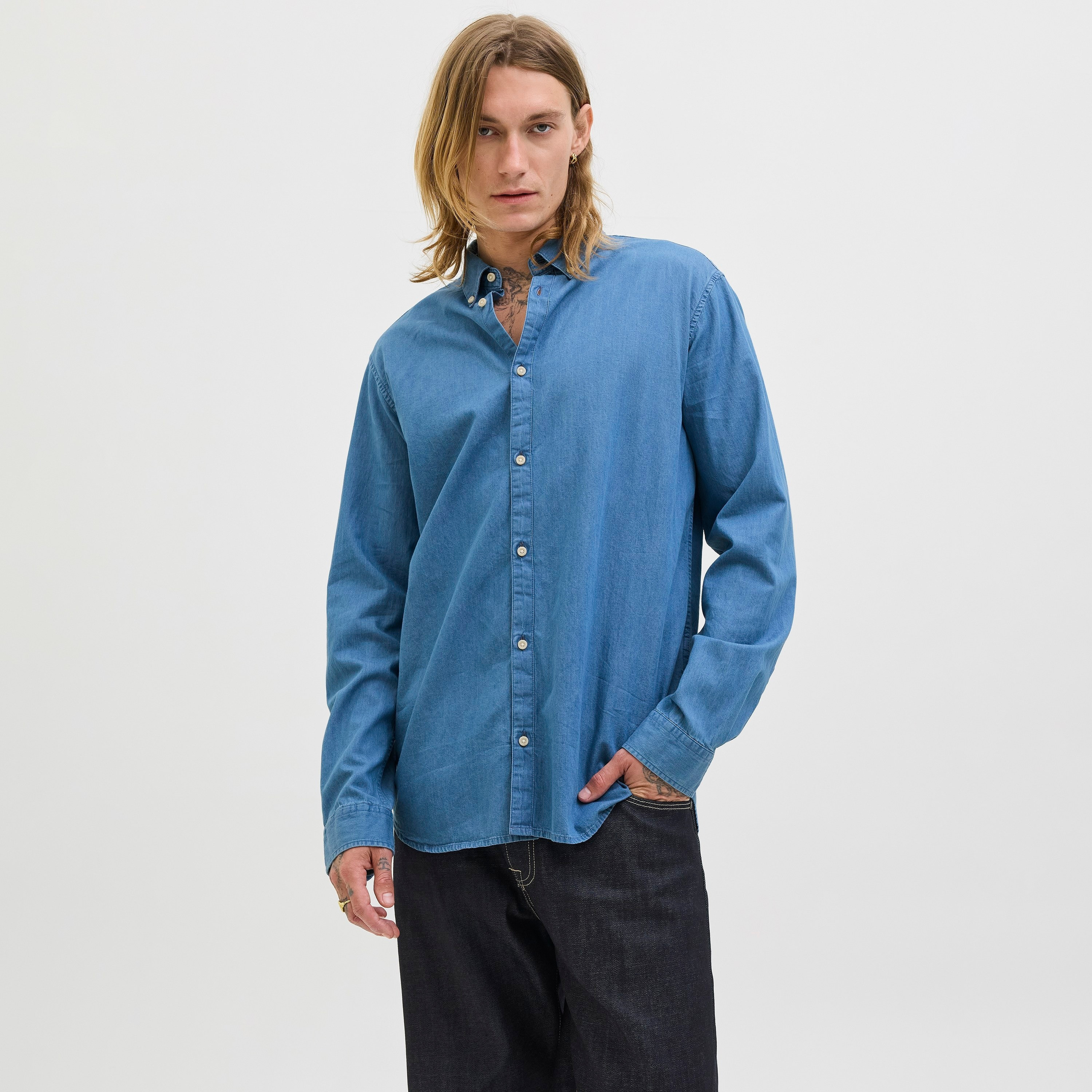 قميص رجالي بقصّة عادية وياقة وأزرار وأكمام طويلة من جاك آند جونز-men-clothing-shirts-image-5