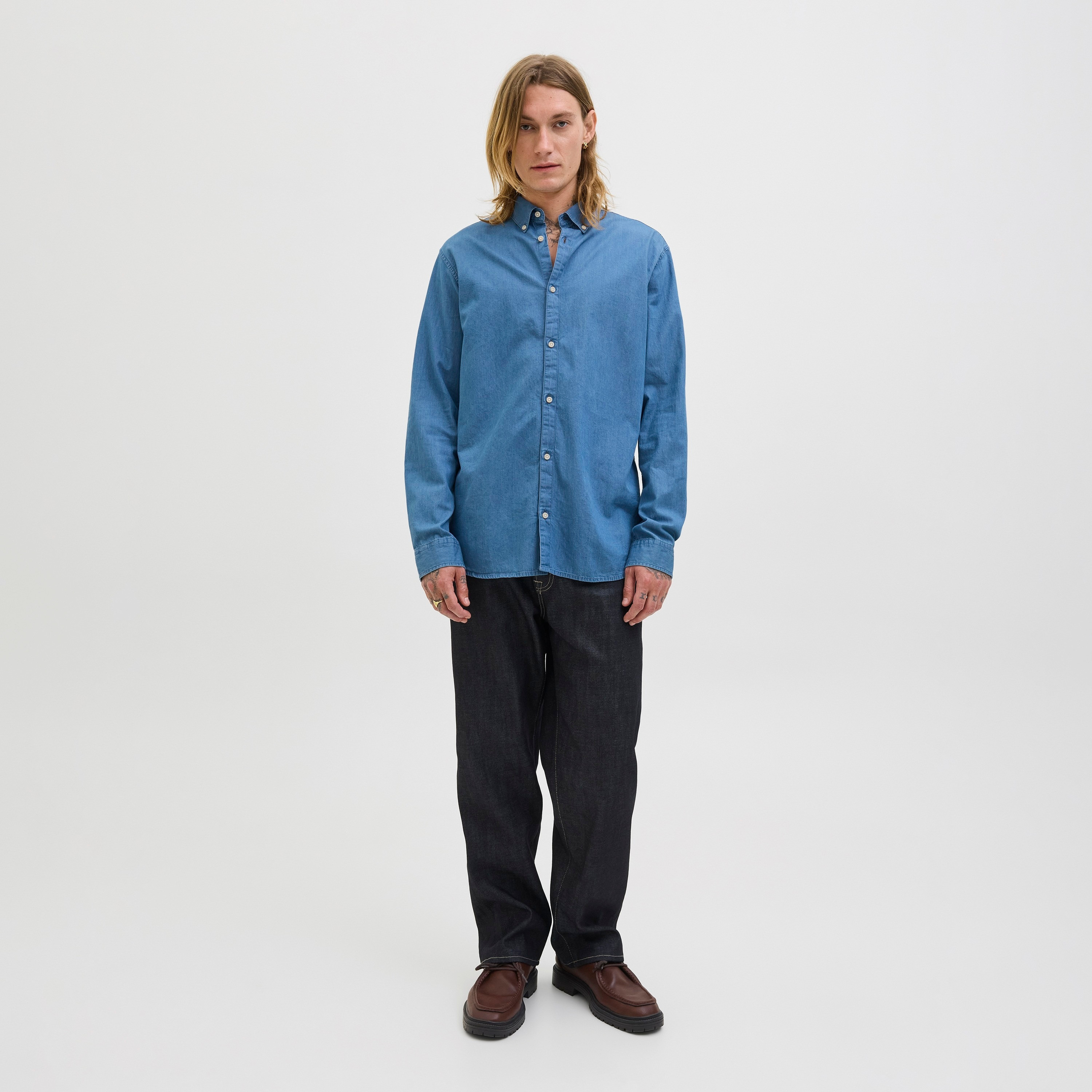 قميص رجالي بقصّة عادية وياقة وأزرار وأكمام طويلة من جاك آند جونز-men-clothing-shirts-image-6