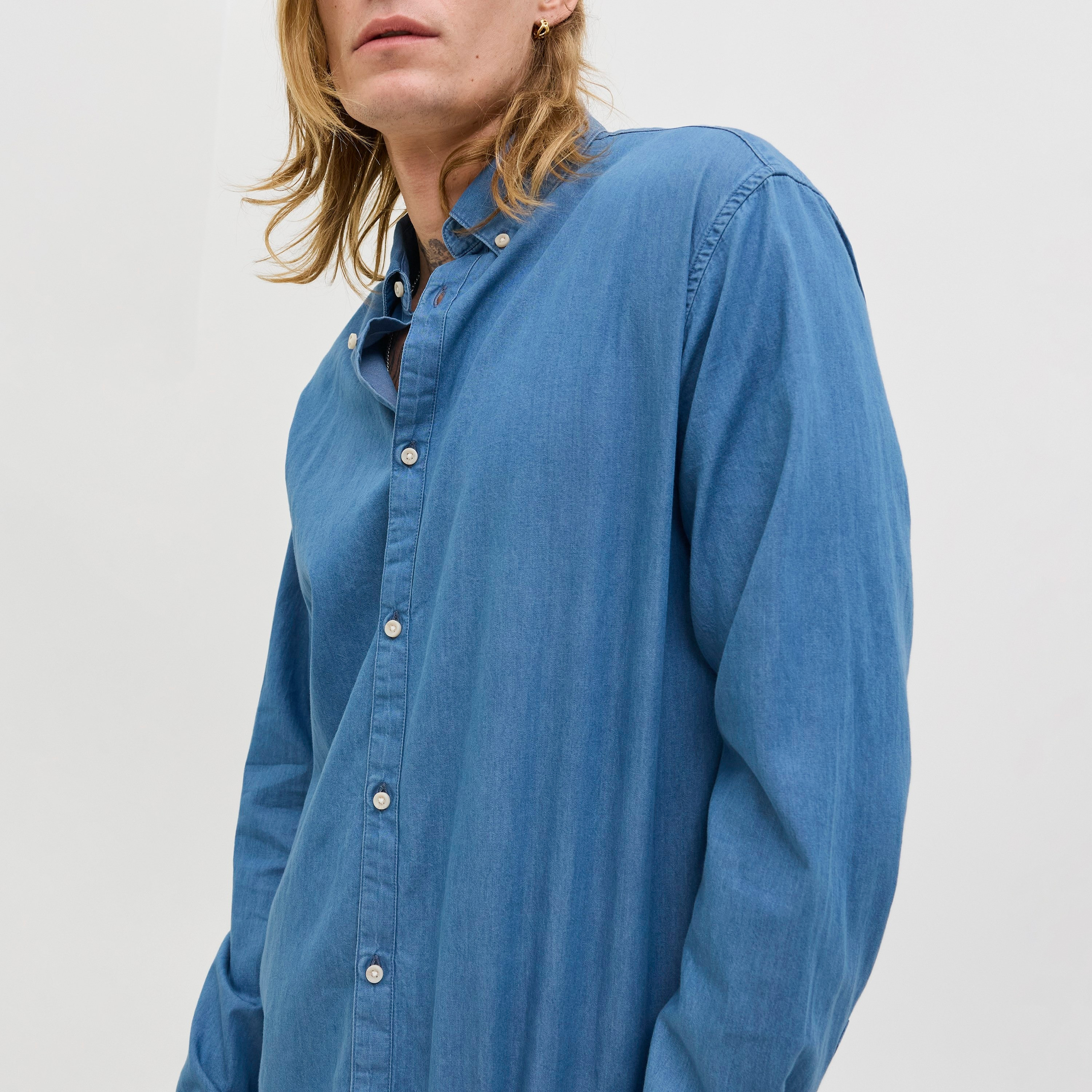 قميص رجالي بقصّة عادية وياقة وأزرار وأكمام طويلة من جاك آند جونز-men-clothing-shirts-image-7