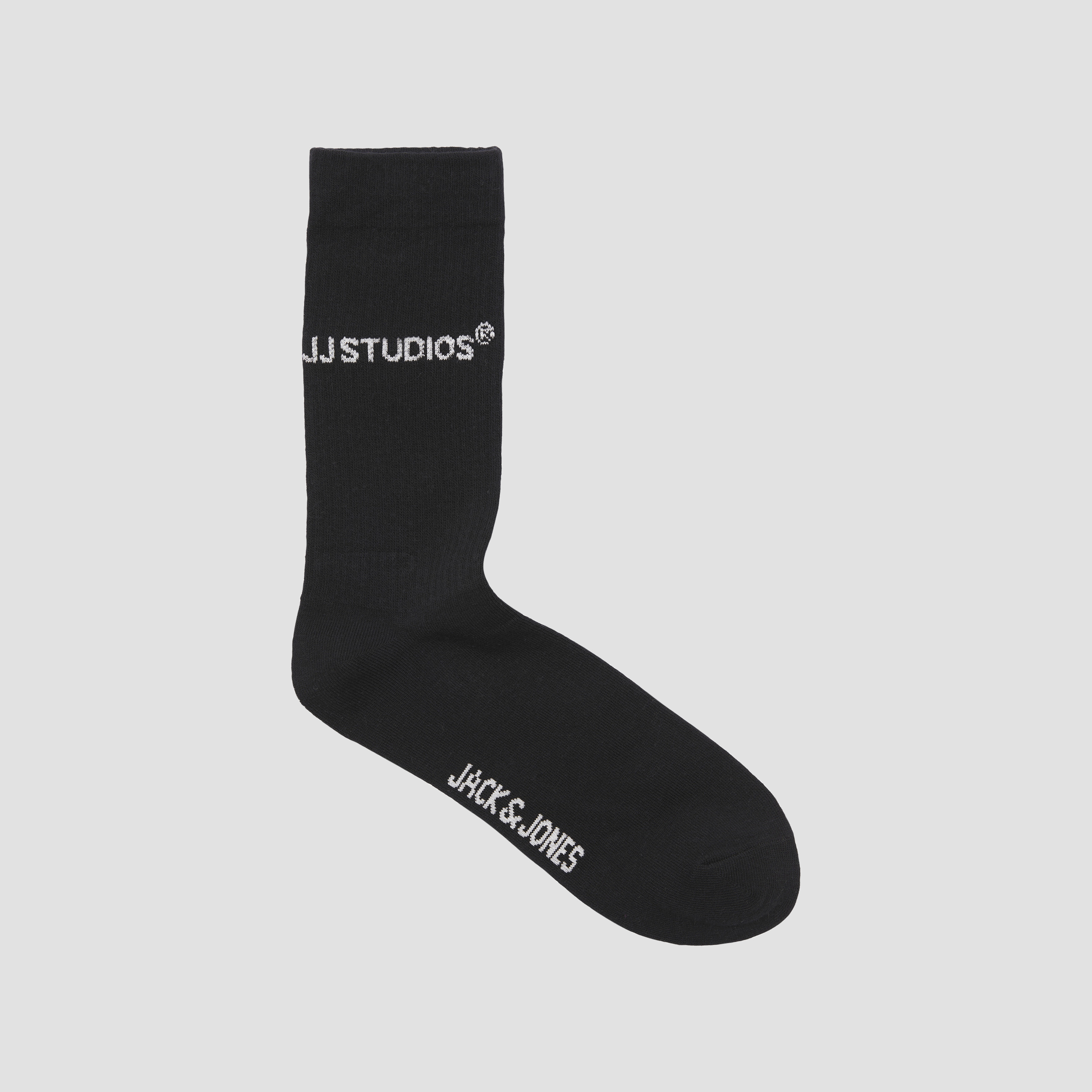 طقم 3 أزواج جوارب رياضية رجالية من جاك آند جونز-men-socks-image-2