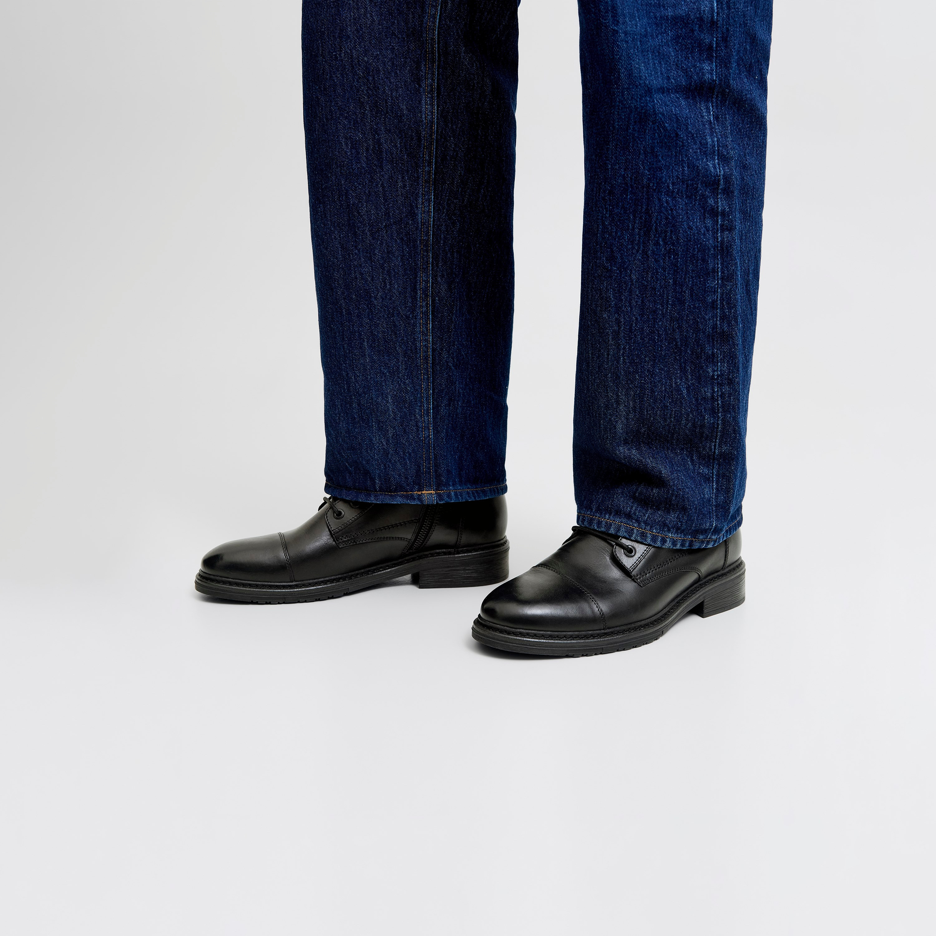حذاء بوت رجالي برباط حتى الكاحل من جاك آند جونز | 12280227-men-shoes-boots-image-8