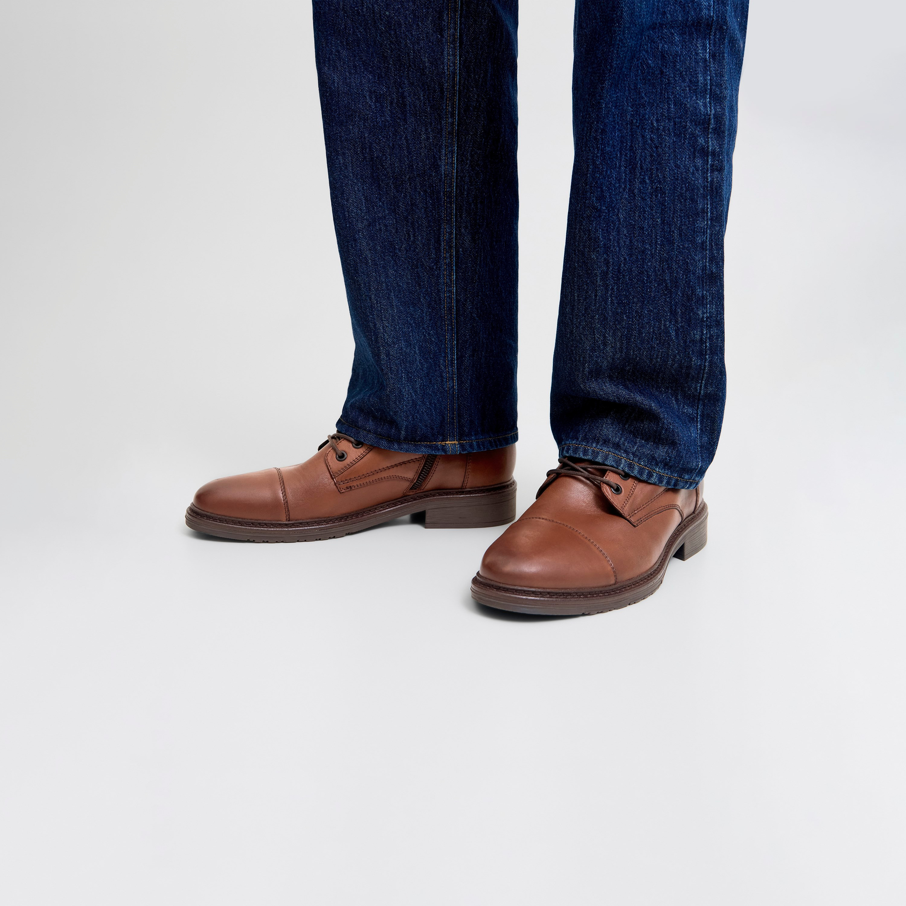 حذاء بوت رجالي برباط حتى الكاحل من جاك آند جونز | 12280227-men-shoes-boots-image-16