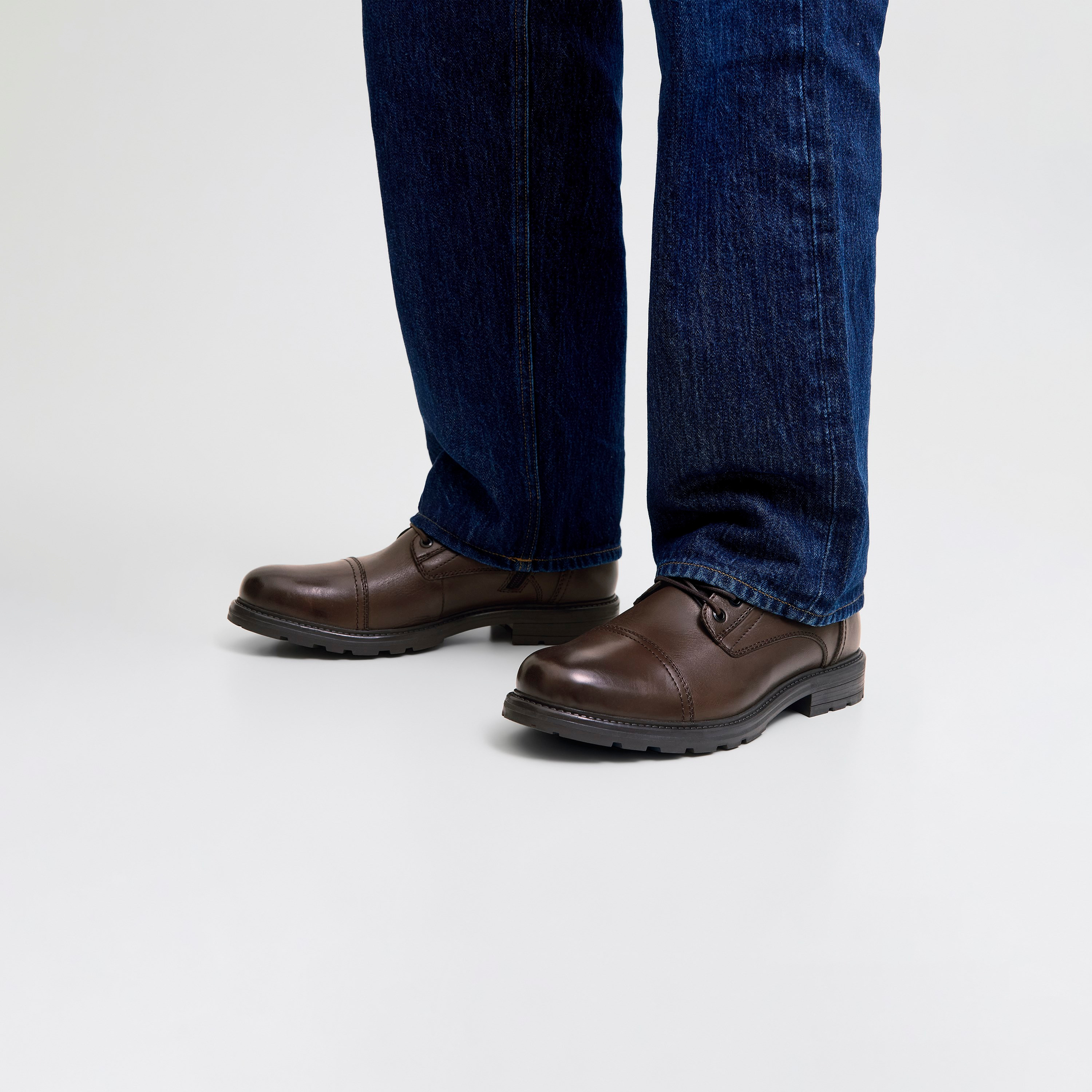 حذاء بوت رجالي برباط حتى الكاحل من جاك آند جونز | 12280818-men-shoes-boots-image-16