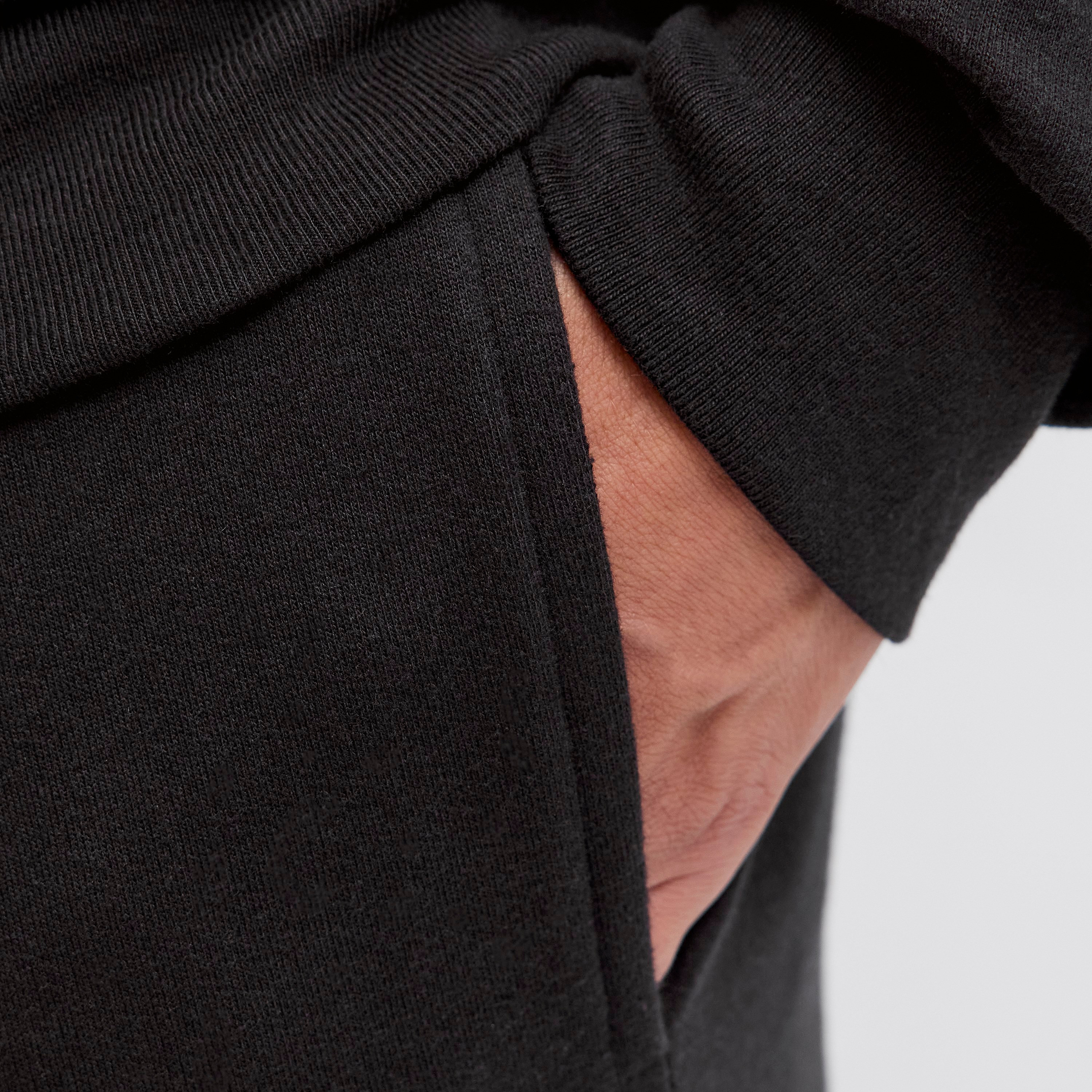 طقم بيجامة رجالي جاك آند جونز بقميص تيشيرت سادة بياقة مستديرة وبنطلون-men-clothing-nightwear-sets-image-6