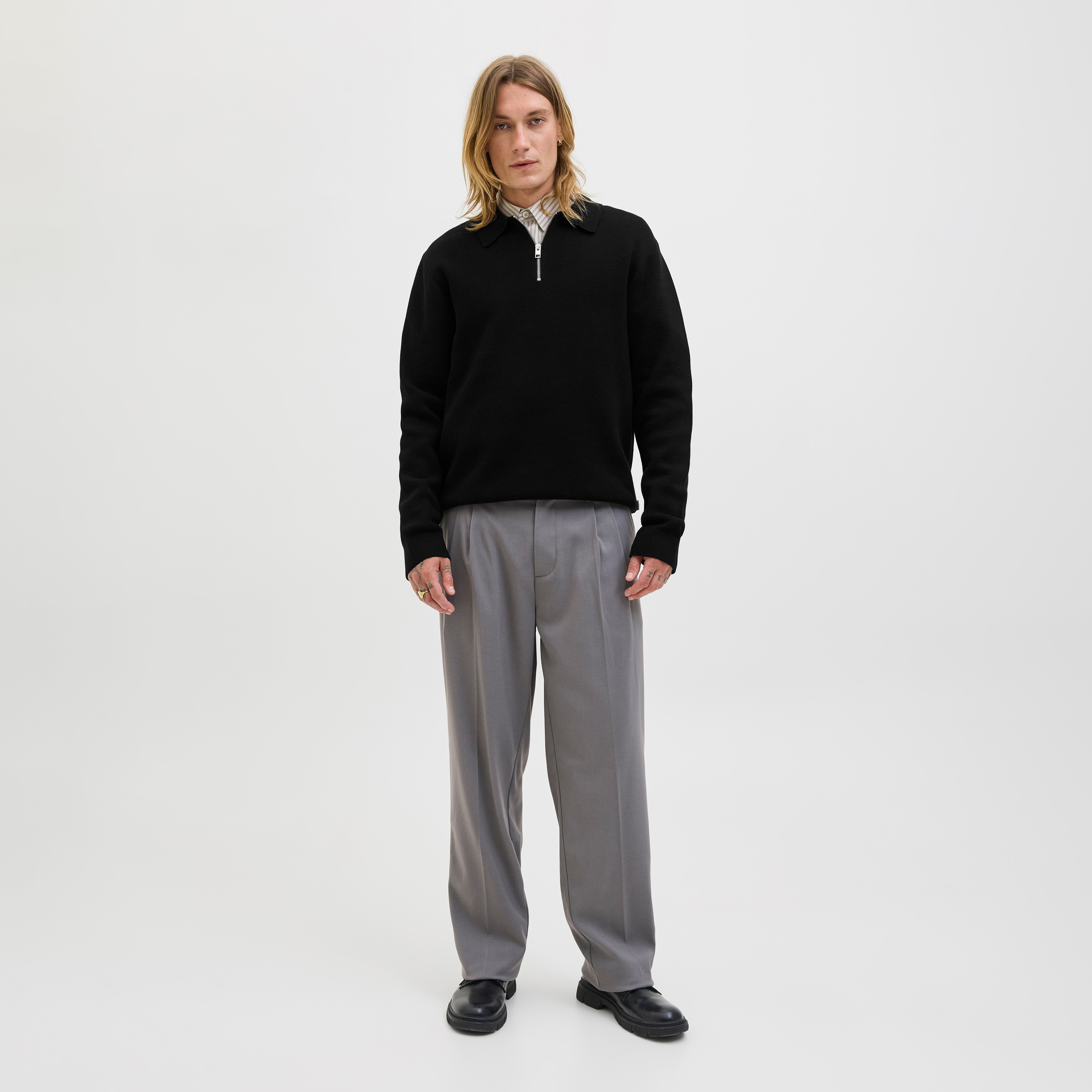بلوفر بياقة سادة بأكمام طويلة رجالي من جاك آند جونز-men-clothing-sweatersandpullovers-image-2