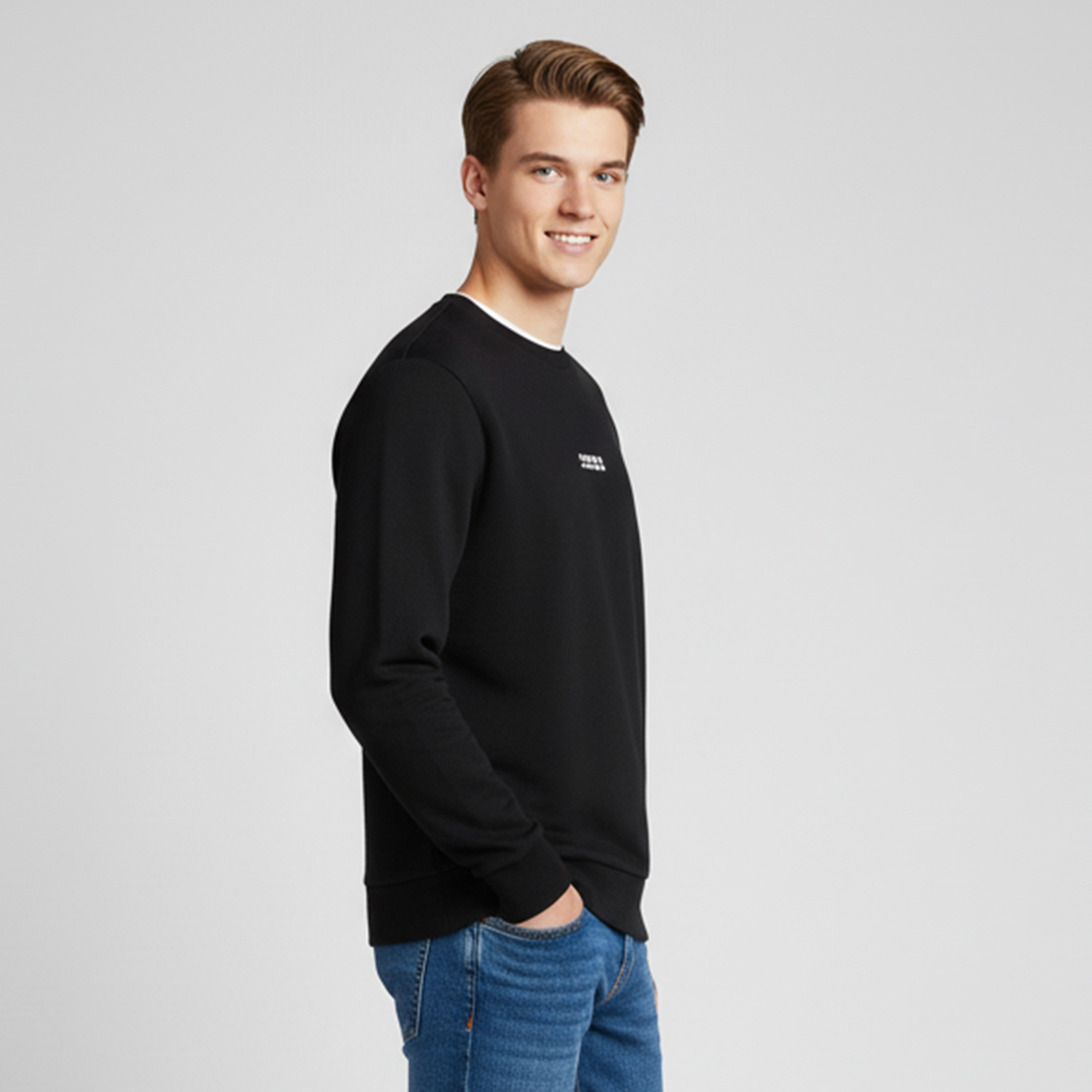 سويت شيرت رجالي جاك آند جونز سادة بياقة مستديرة وأكمام طويلة-men-winterwear-hoodiesandsweatshirts-image-3