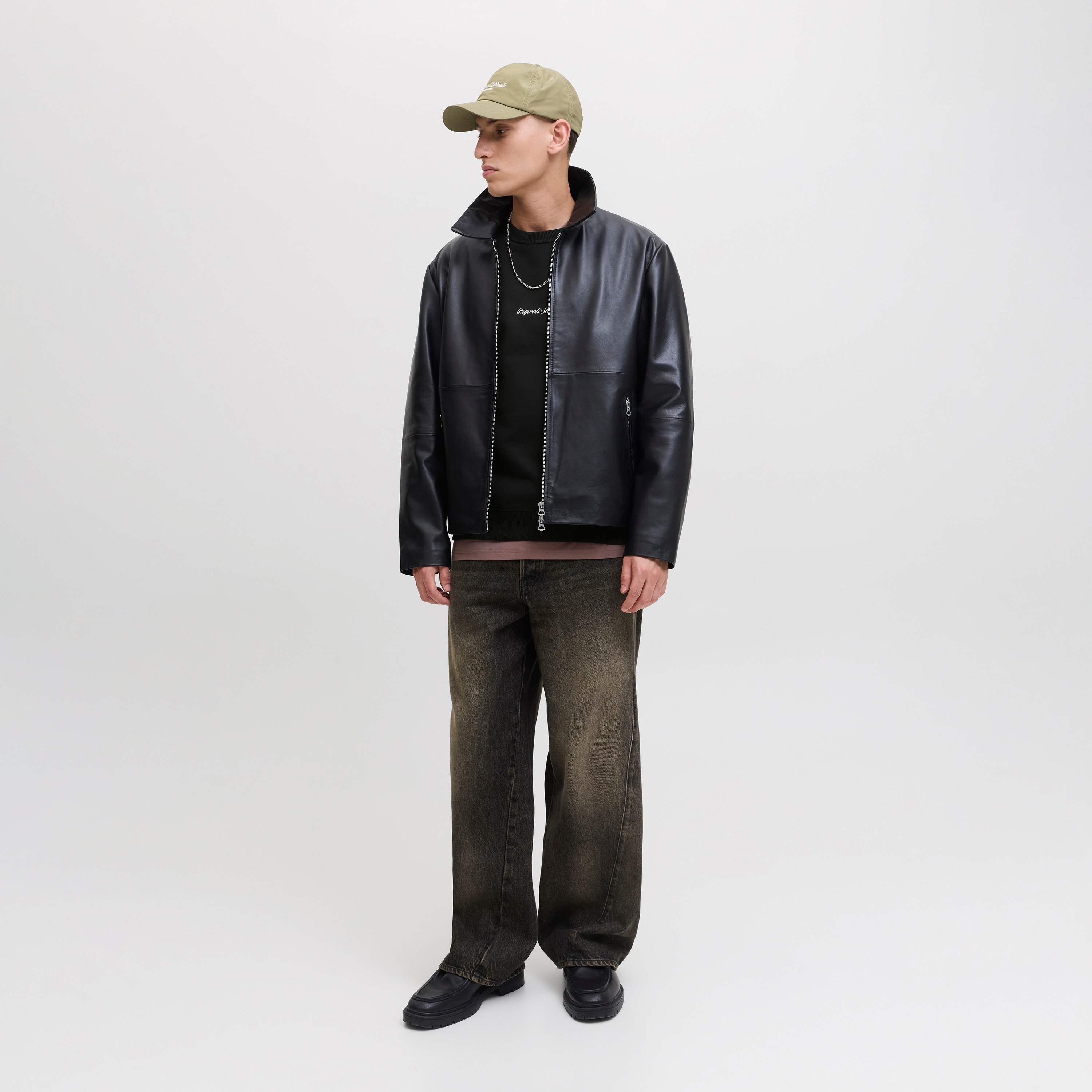 سويت شيرت رجالي سادة بياقة دائرية وأكمام طويلة من جاك آند جونز-men-winterwear-hoodiesandsweatshirts-image-3