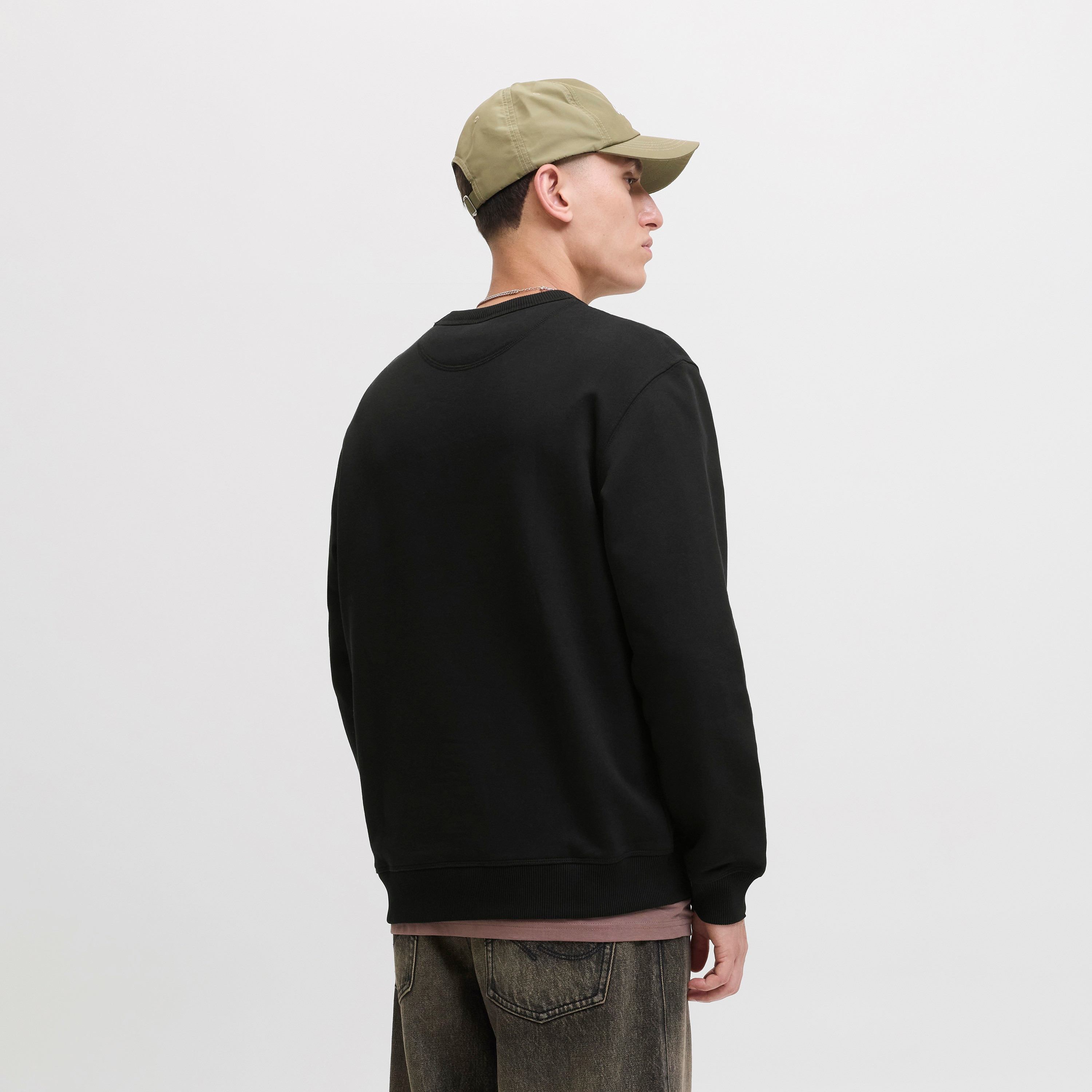 سويت شيرت رجالي سادة بياقة دائرية وأكمام طويلة من جاك آند جونز-men-winterwear-hoodiesandsweatshirts-image-5