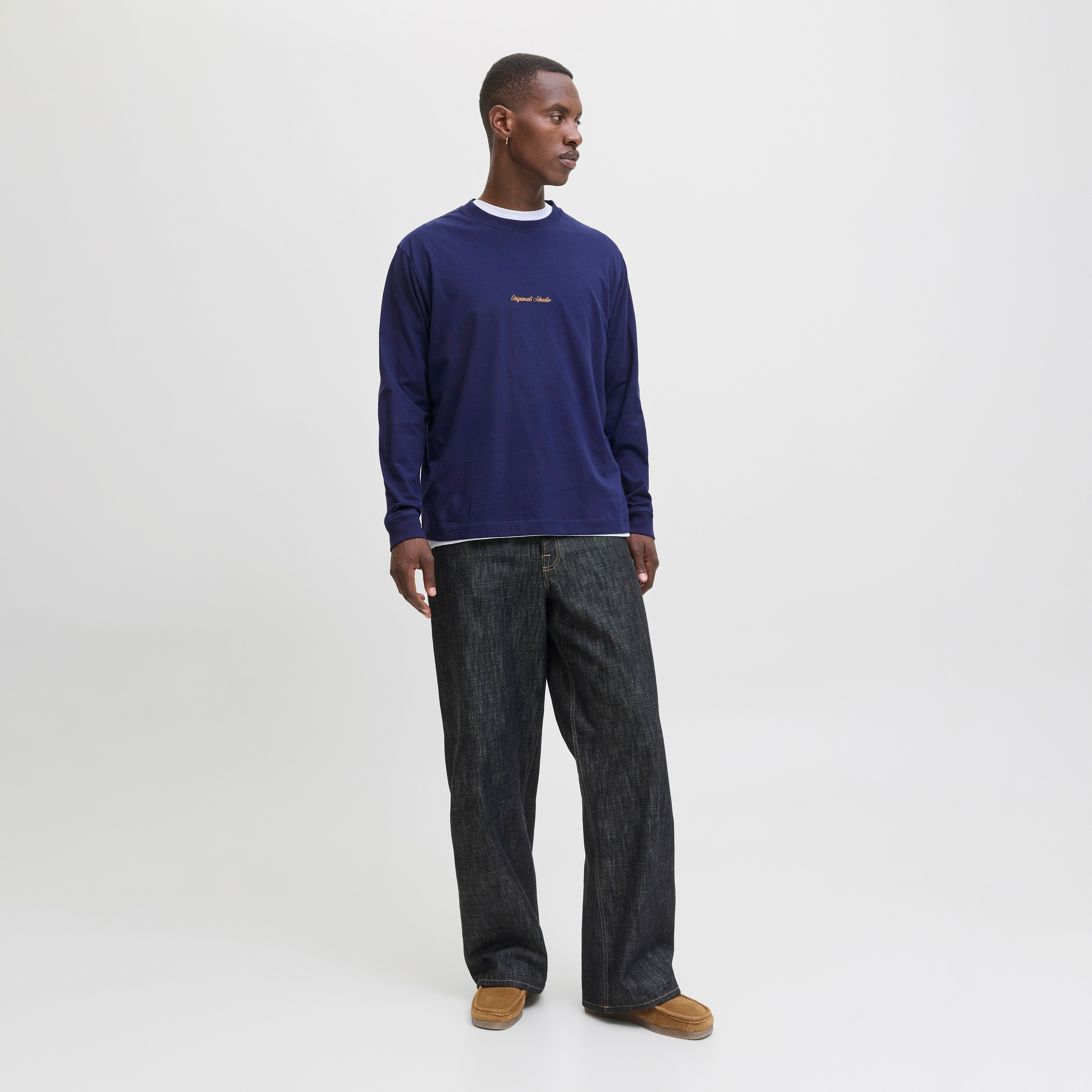 تيشيرت رجالي سادة بياقة دائرية وأكمام طويلة من جاك ان جونز-men-clothing-tshirtsandpolos-tshirts-image-10