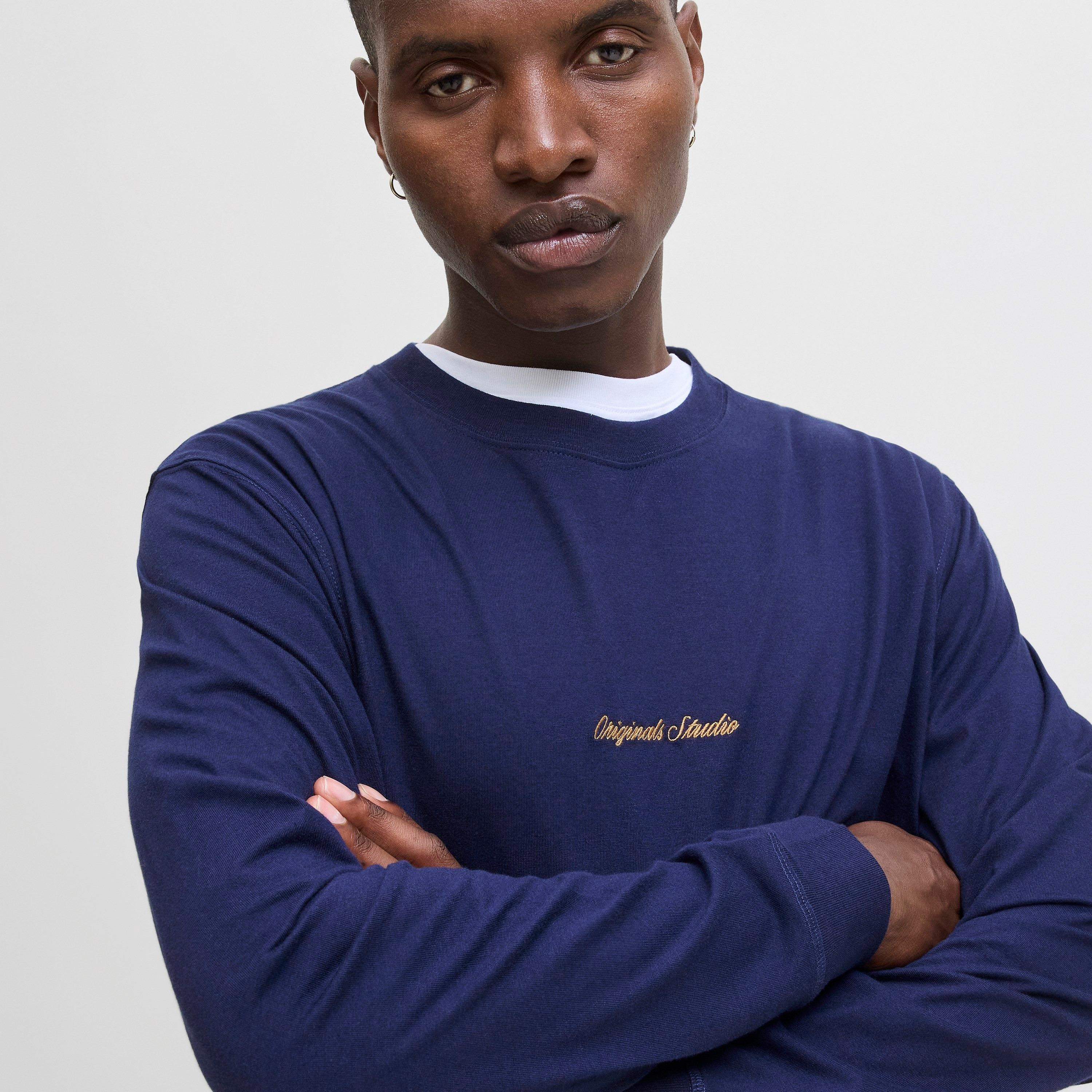 تيشيرت رجالي سادة بياقة دائرية وأكمام طويلة من جاك ان جونز-men-clothing-tshirtsandpolos-tshirts-image-11