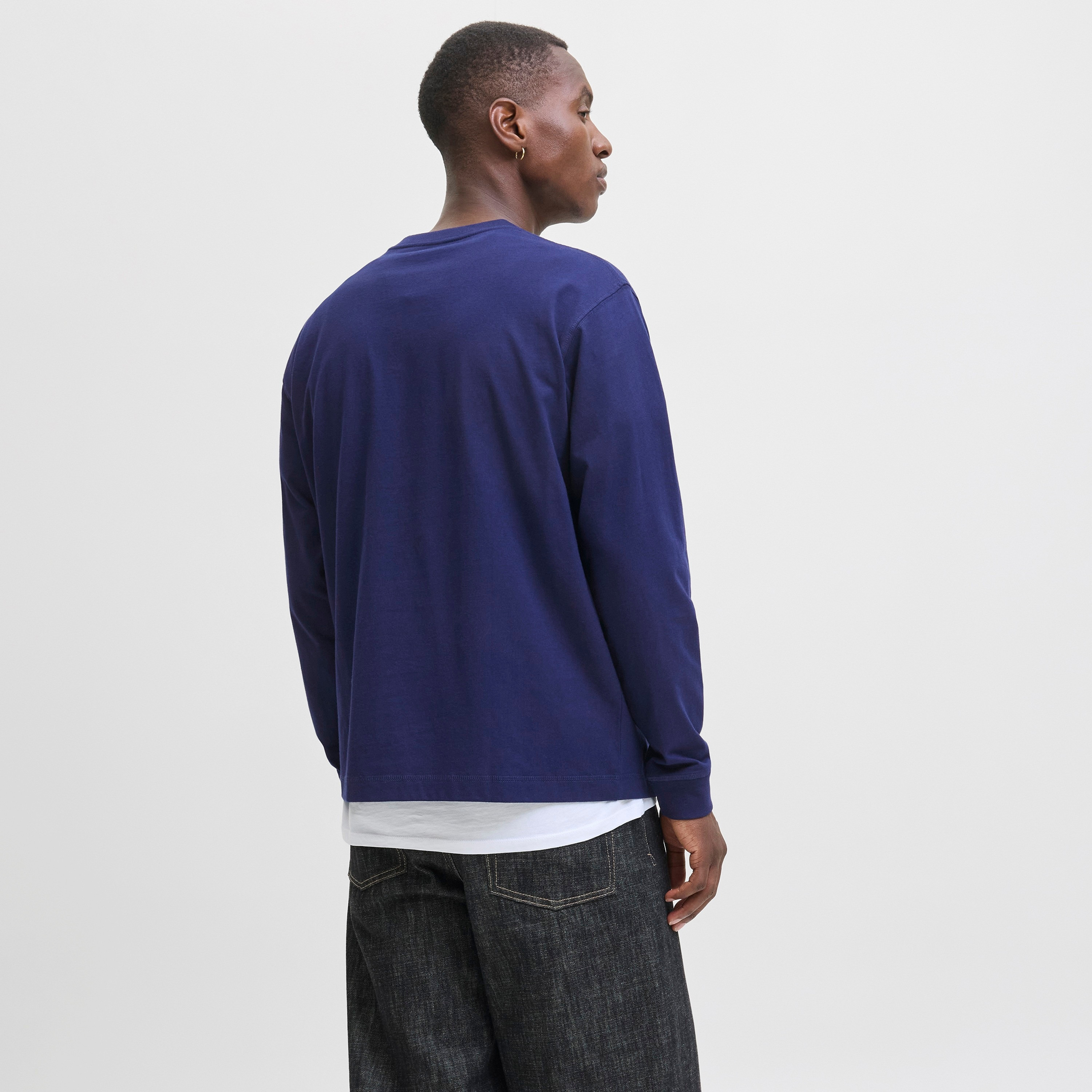 تيشيرت رجالي سادة بياقة دائرية وأكمام طويلة من جاك ان جونز-men-clothing-tshirtsandpolos-tshirts-image-12