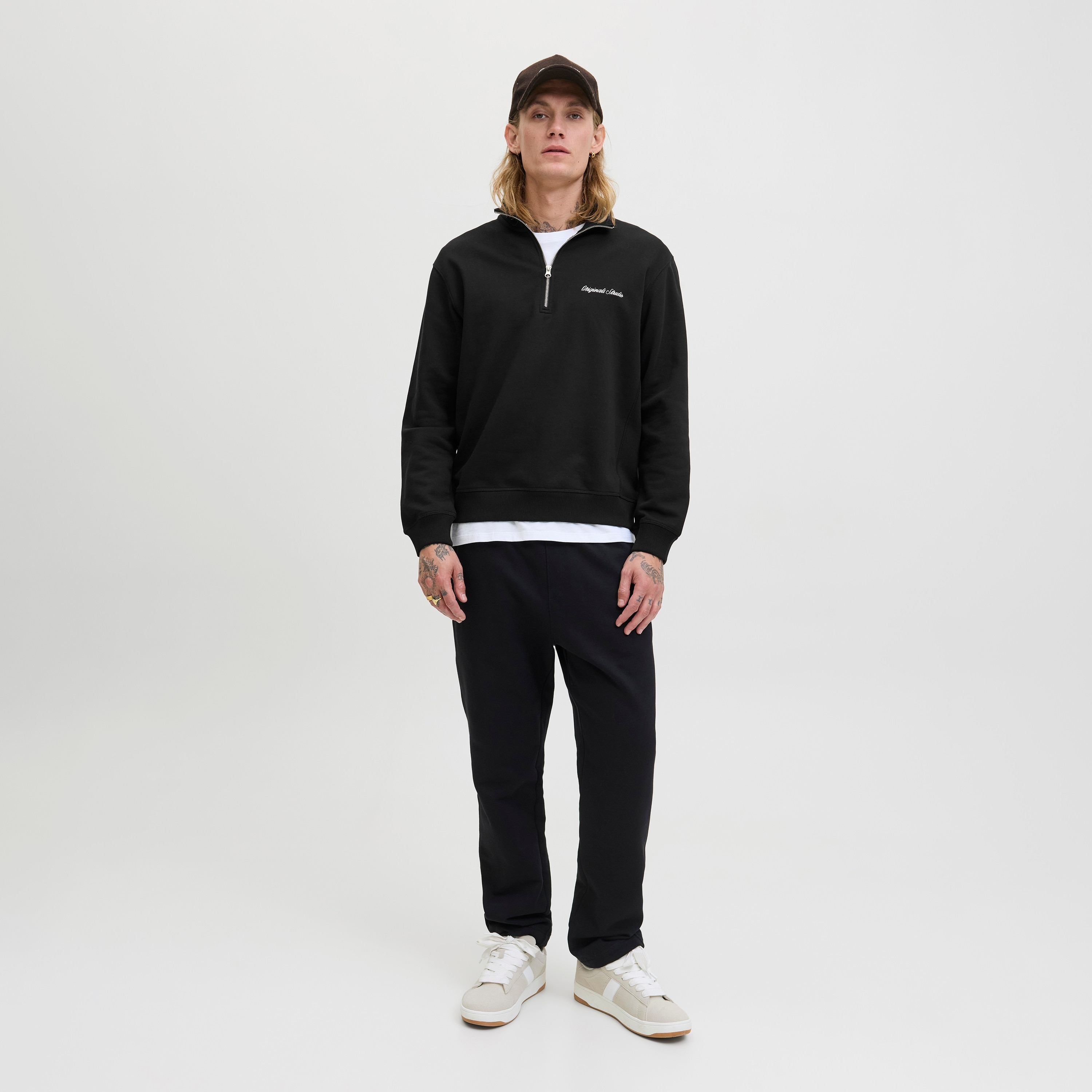 كنزة صوفية رجالية سادة بياقة عالية وأكمام طويلة من جاك ان جونز-men-winterwear-hoodiesandsweatshirts-image-2