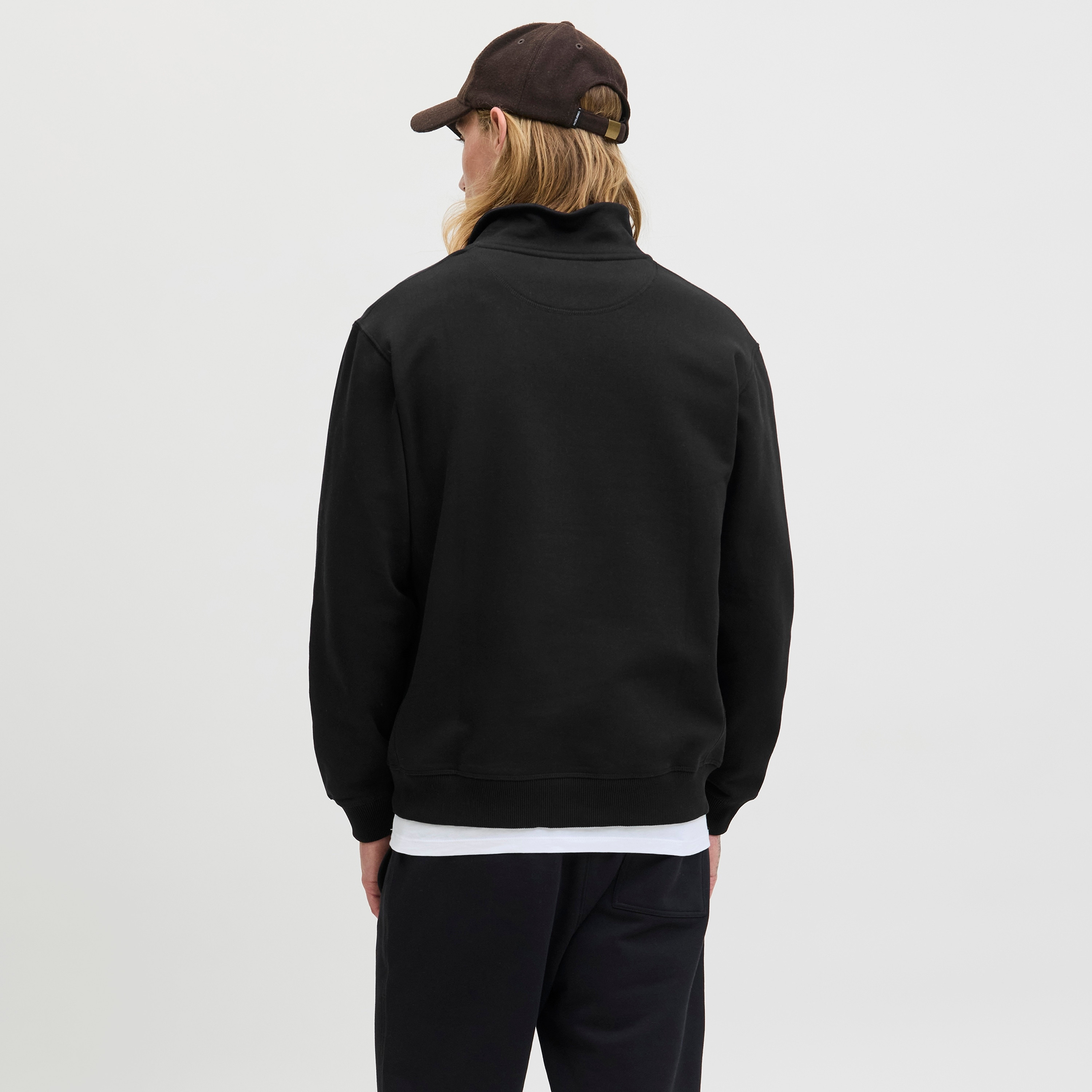 كنزة صوفية رجالية سادة بياقة عالية وأكمام طويلة من جاك ان جونز-men-winterwear-hoodiesandsweatshirts-image-4