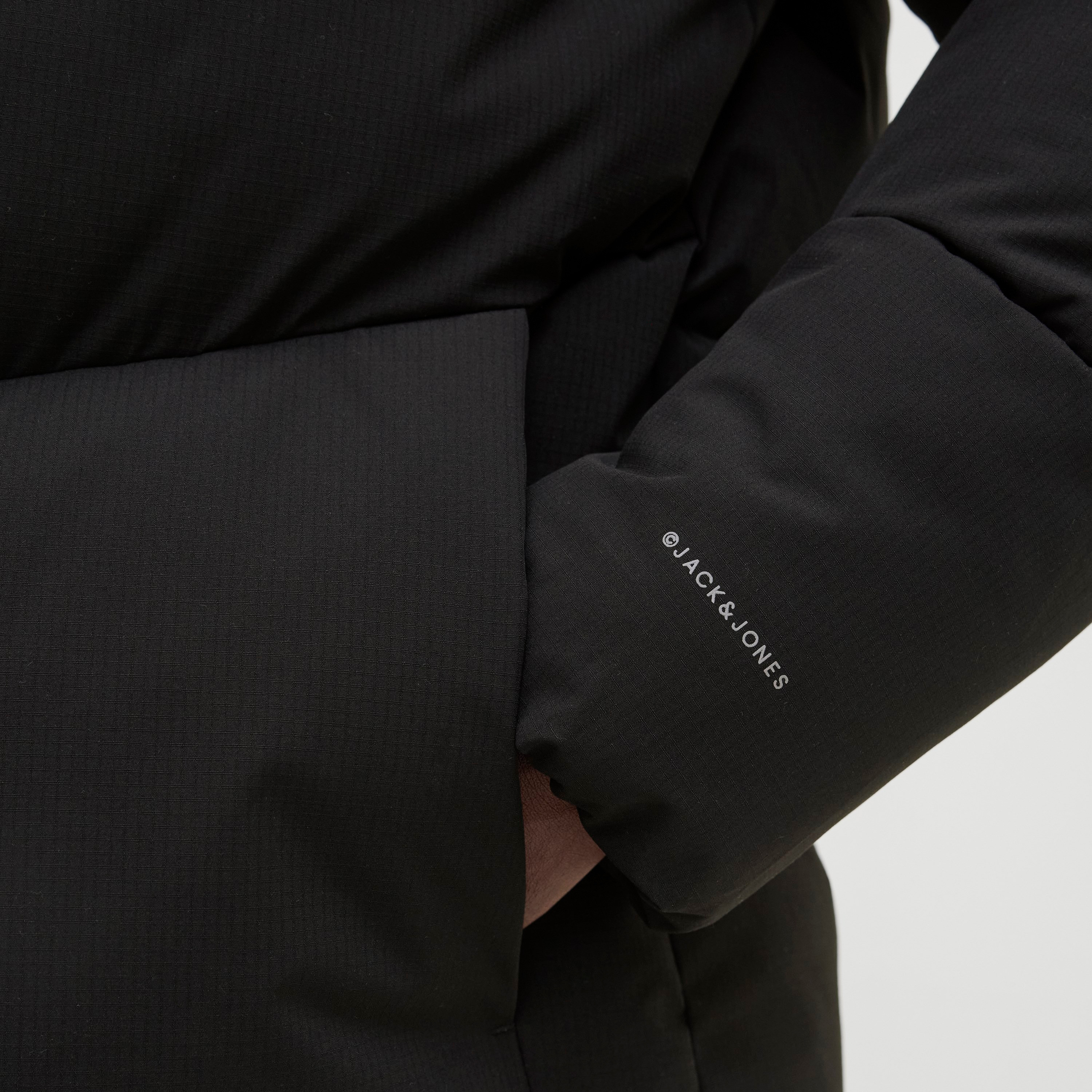 جاكيت منفوخ (بافر) رجالي جاك آند جونز سادة بغطاء رأس (هودي) وأكمام طويلة-men-clothing-jacketsandblazers-jackets-image-3