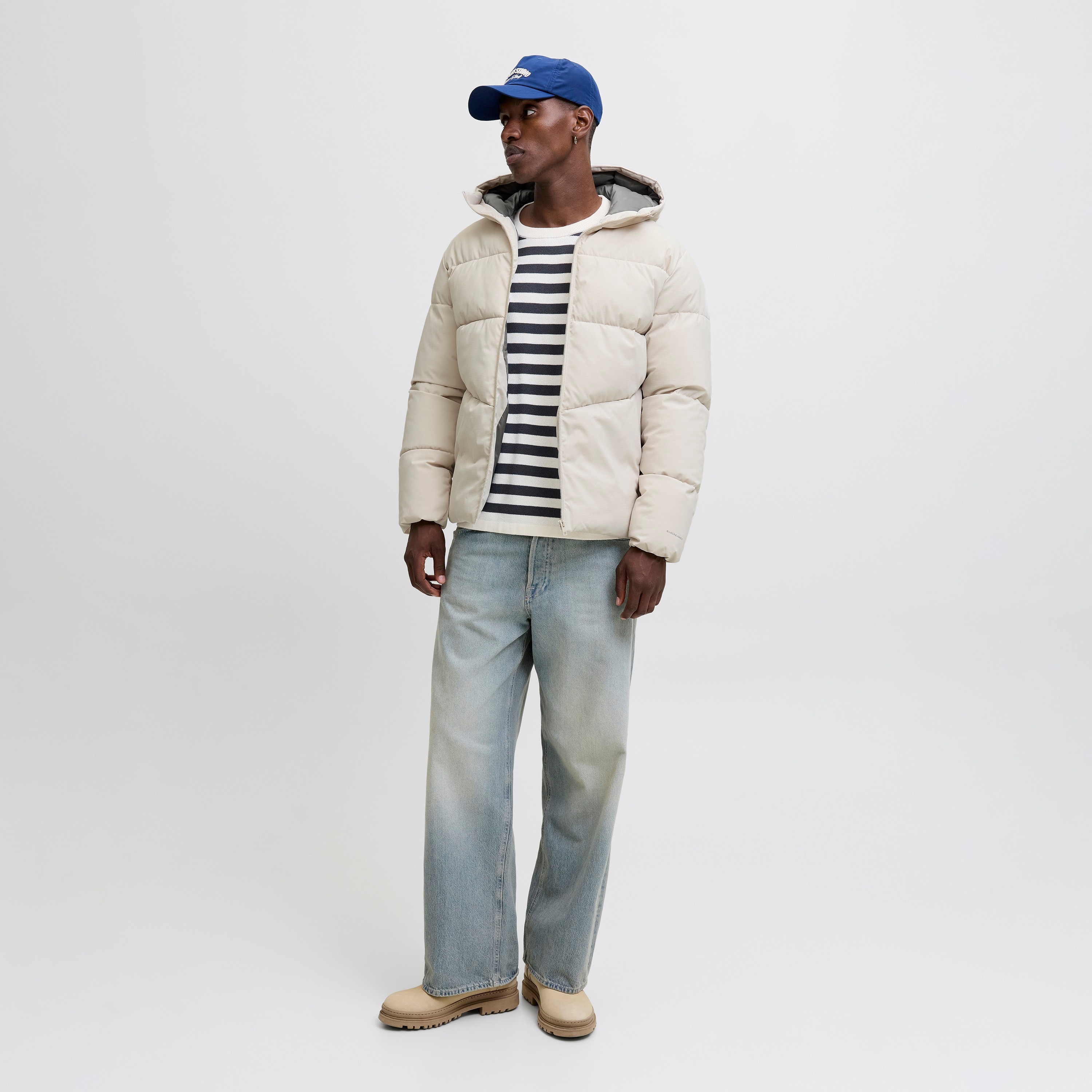 جاكيت منفوخ (بافر) رجالي جاك آند جونز سادة بغطاء رأس (هودي) وأكمام طويلة-men-clothing-jacketsandblazers-jackets-image-6