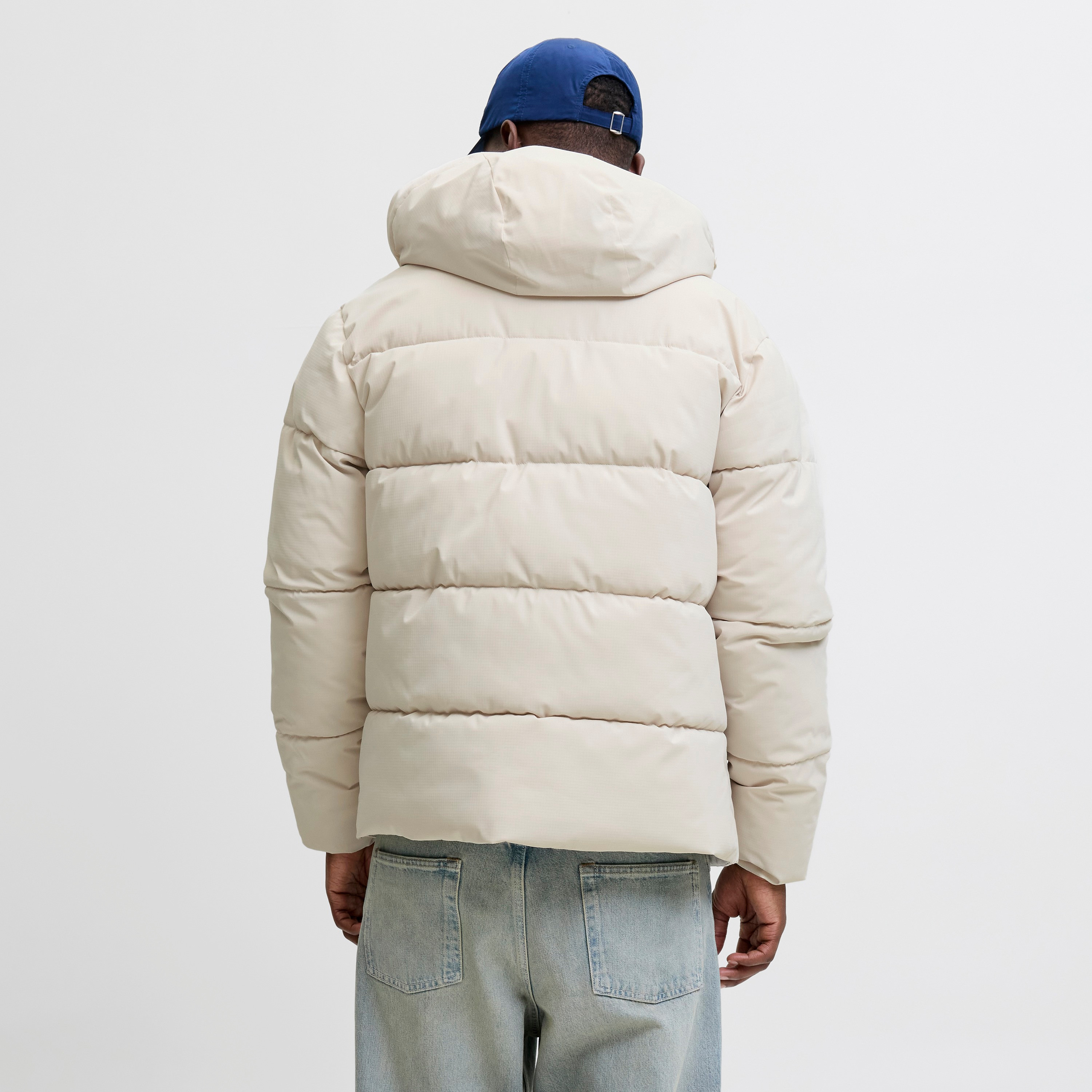 جاكيت منفوخ (بافر) رجالي جاك آند جونز سادة بغطاء رأس (هودي) وأكمام طويلة-men-clothing-jacketsandblazers-jackets-image-8