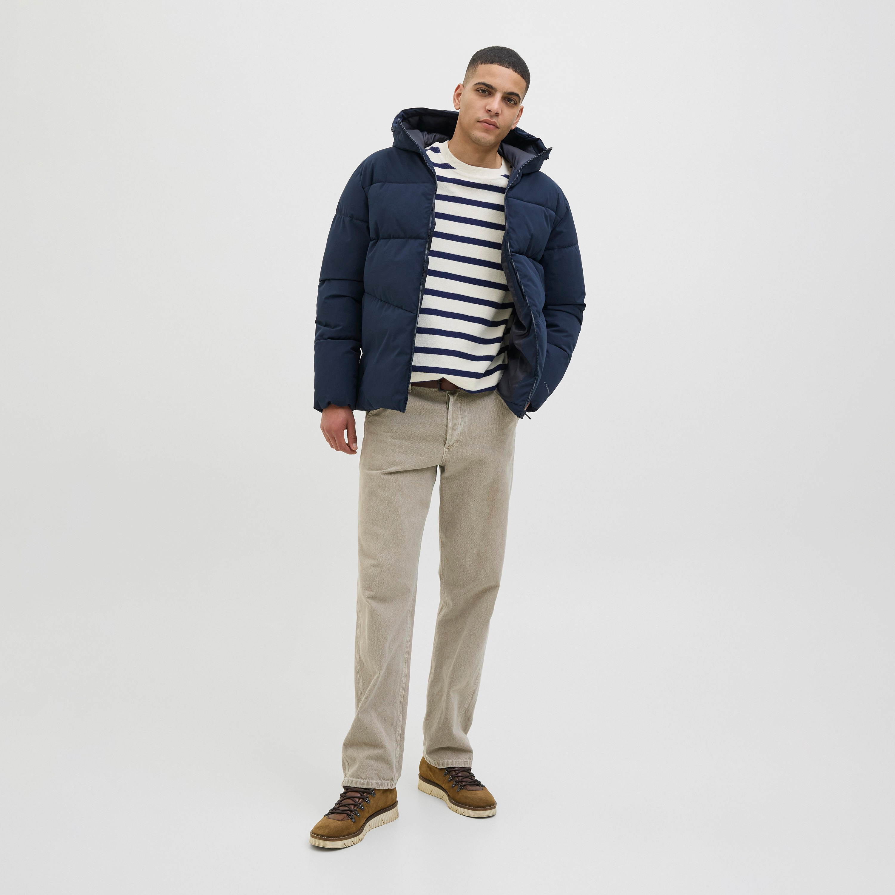 جاكيت منفوخ (بافر) رجالي جاك آند جونز سادة بغطاء رأس (هودي) وأكمام طويلة-men-clothing-jacketsandblazers-jackets-image-10