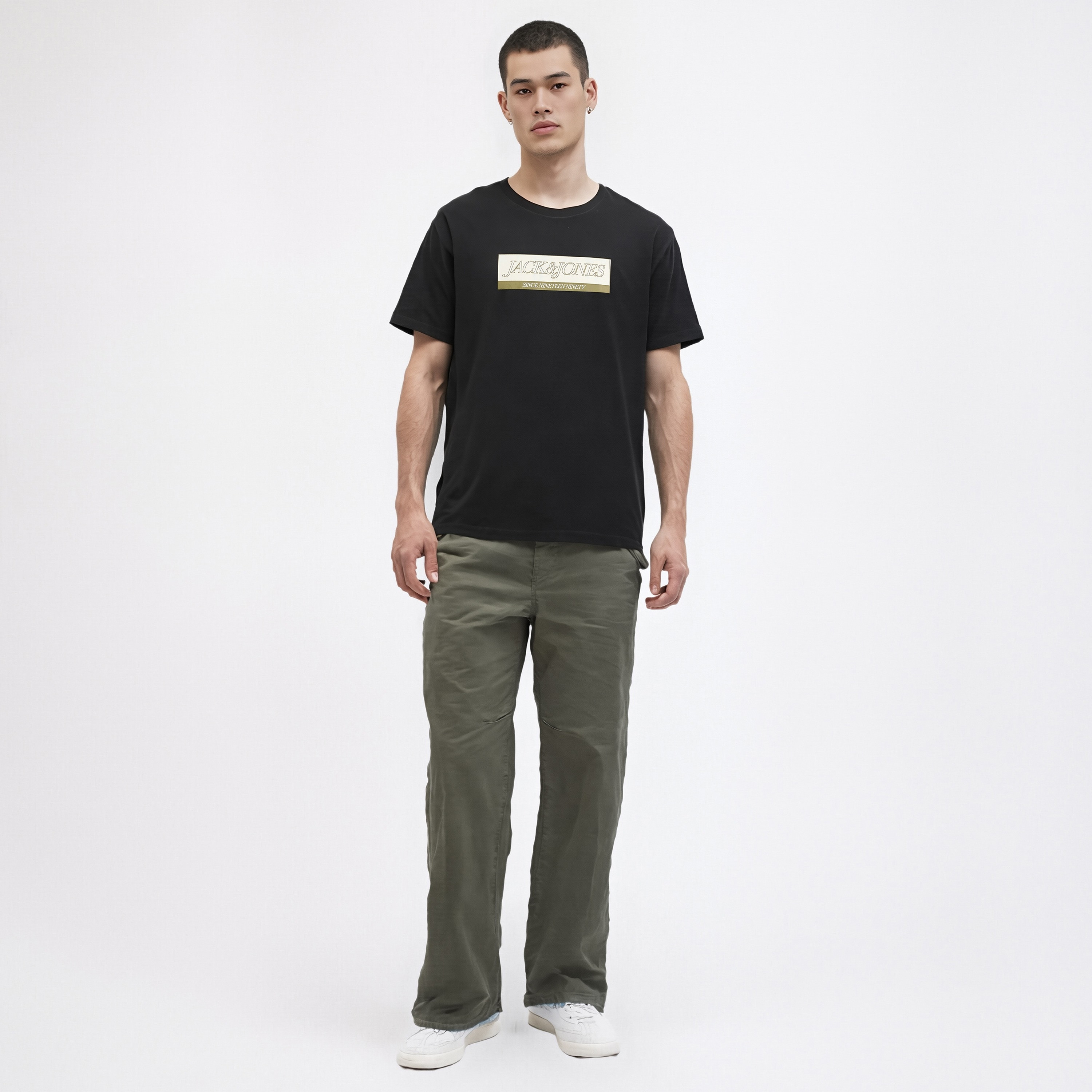 تيشيرت رجالي مطبوع برسومات بياقة دائرية وأكمام قصيرة من جاك ان جونز-men-clothing-tshirtsandpolos-tshirts-image-2