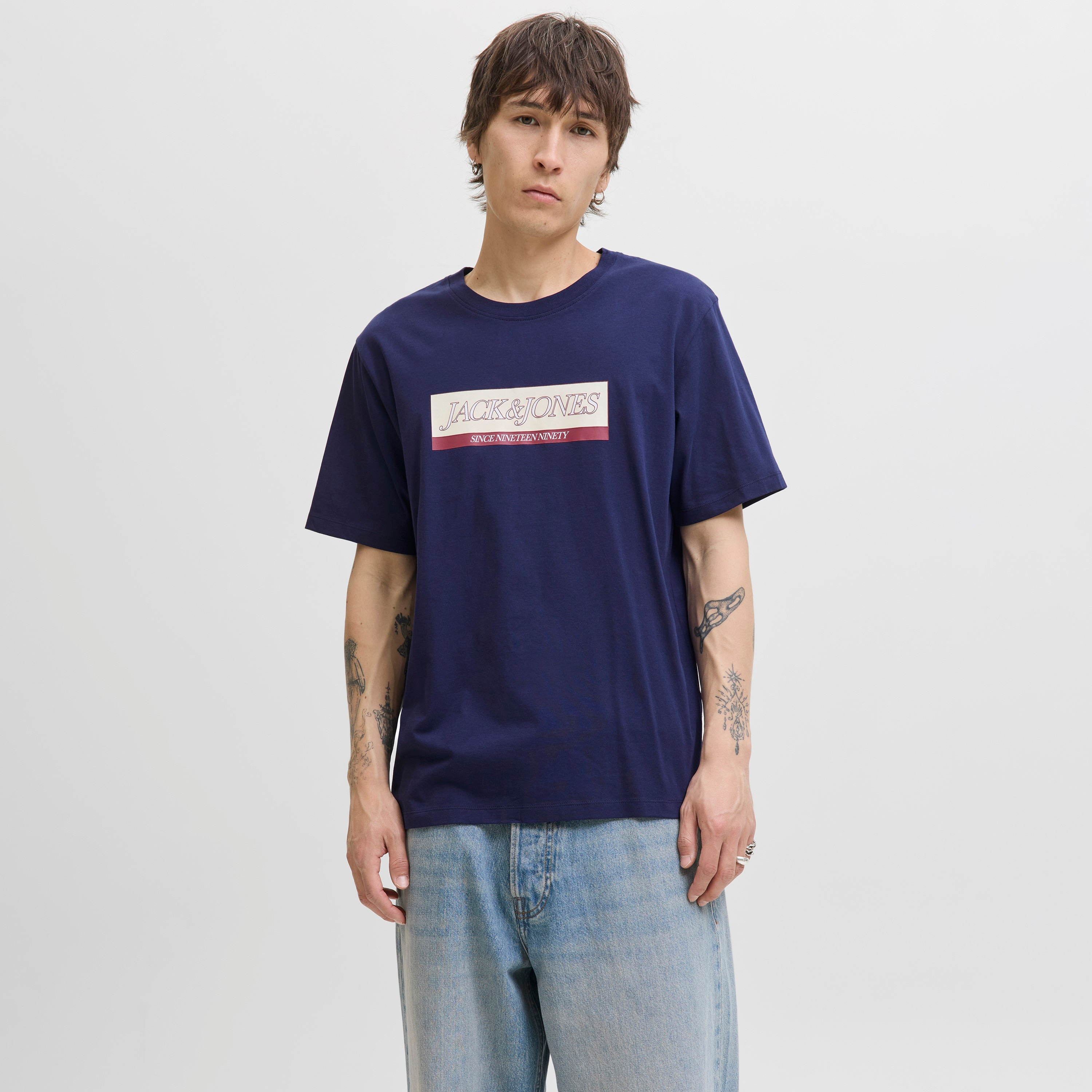 تيشيرت رجالي مطبوع برسومات بياقة دائرية وأكمام قصيرة من جاك ان جونز-men-clothing-tshirtsandpolos-tshirts-image-14