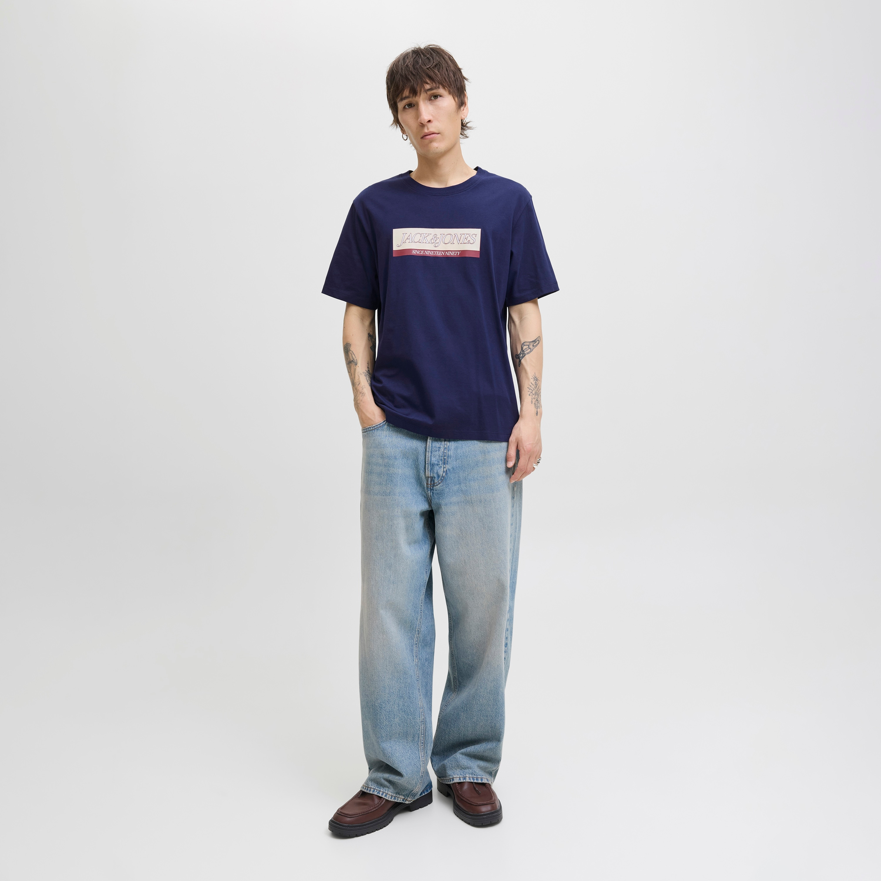 تيشيرت رجالي مطبوع برسومات بياقة دائرية وأكمام قصيرة من جاك ان جونز-men-clothing-tshirtsandpolos-tshirts-image-15