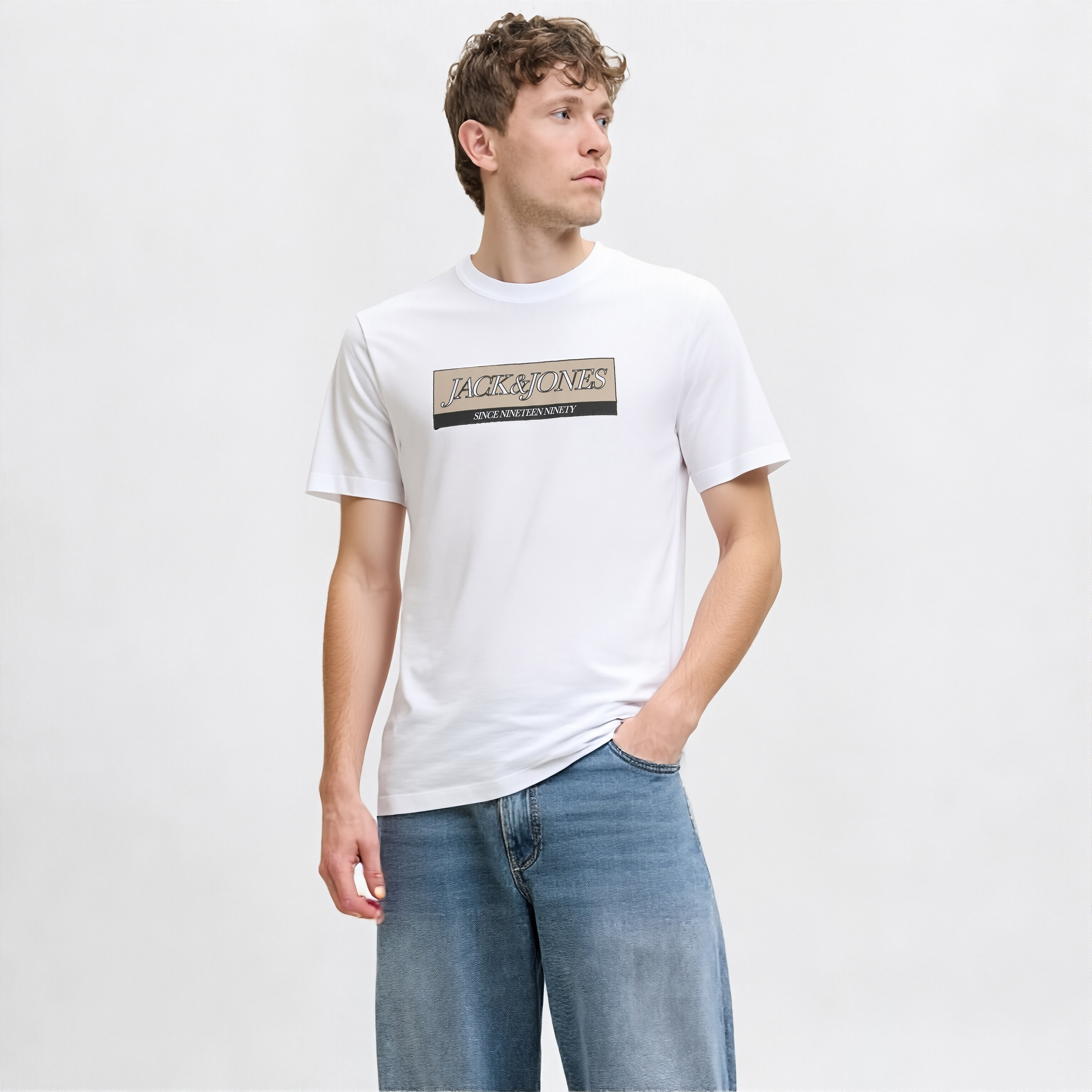 تيشيرت رجالي مطبوع برسومات بياقة دائرية وأكمام قصيرة من جاك ان جونز-men-clothing-tshirtsandpolos-tshirts-image-4