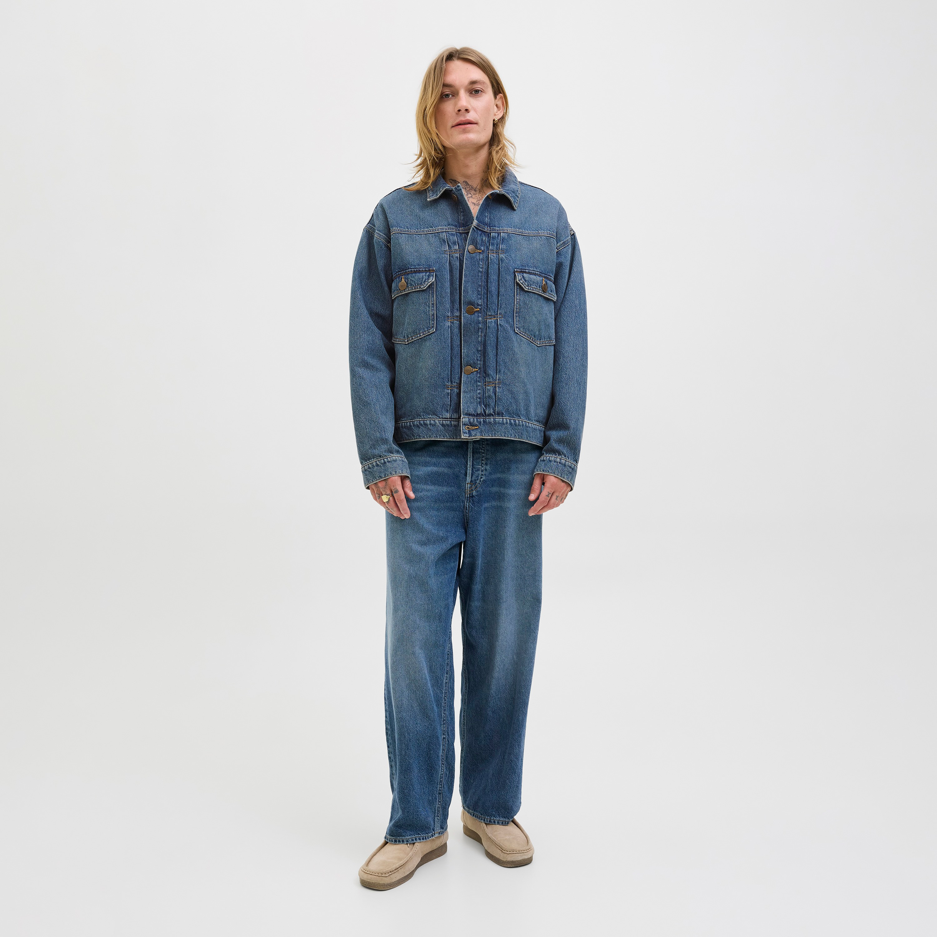 جاكيت دنيم رجالي جاك آند جونز بياقة مطوية وأكمام طويلة-men-clothing-jacketsandblazers-jackets-image-2