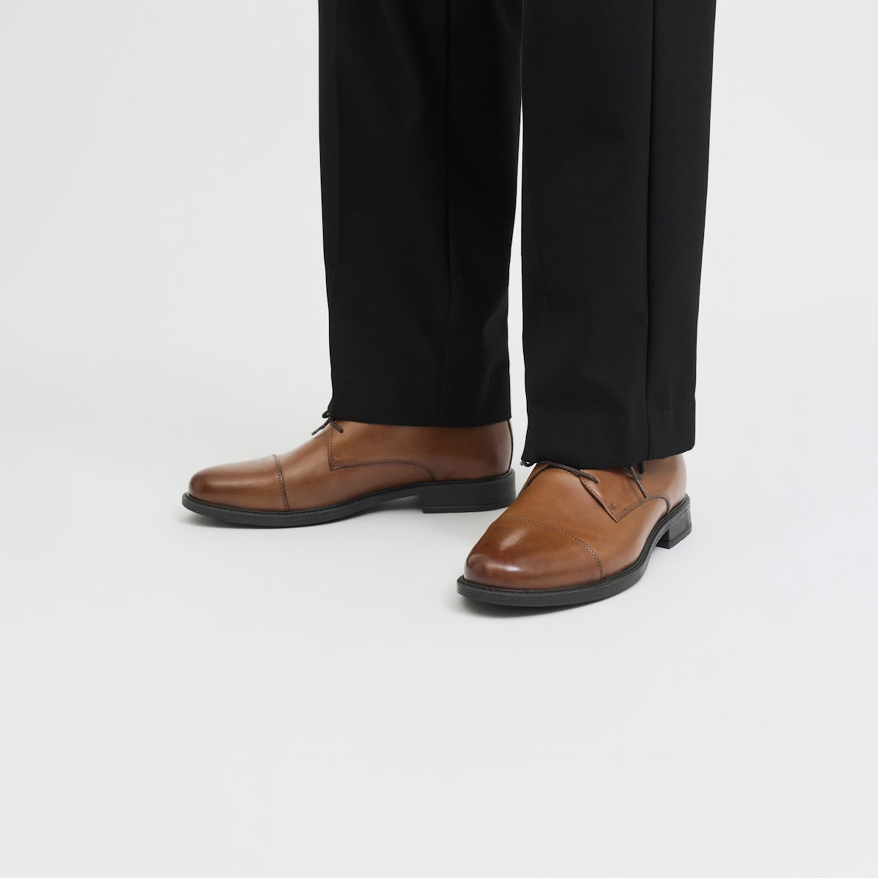 حذاء "أوكسفورد" رجالي برباط من جاك آند جونز-men-shoes-formalshoes-image-8