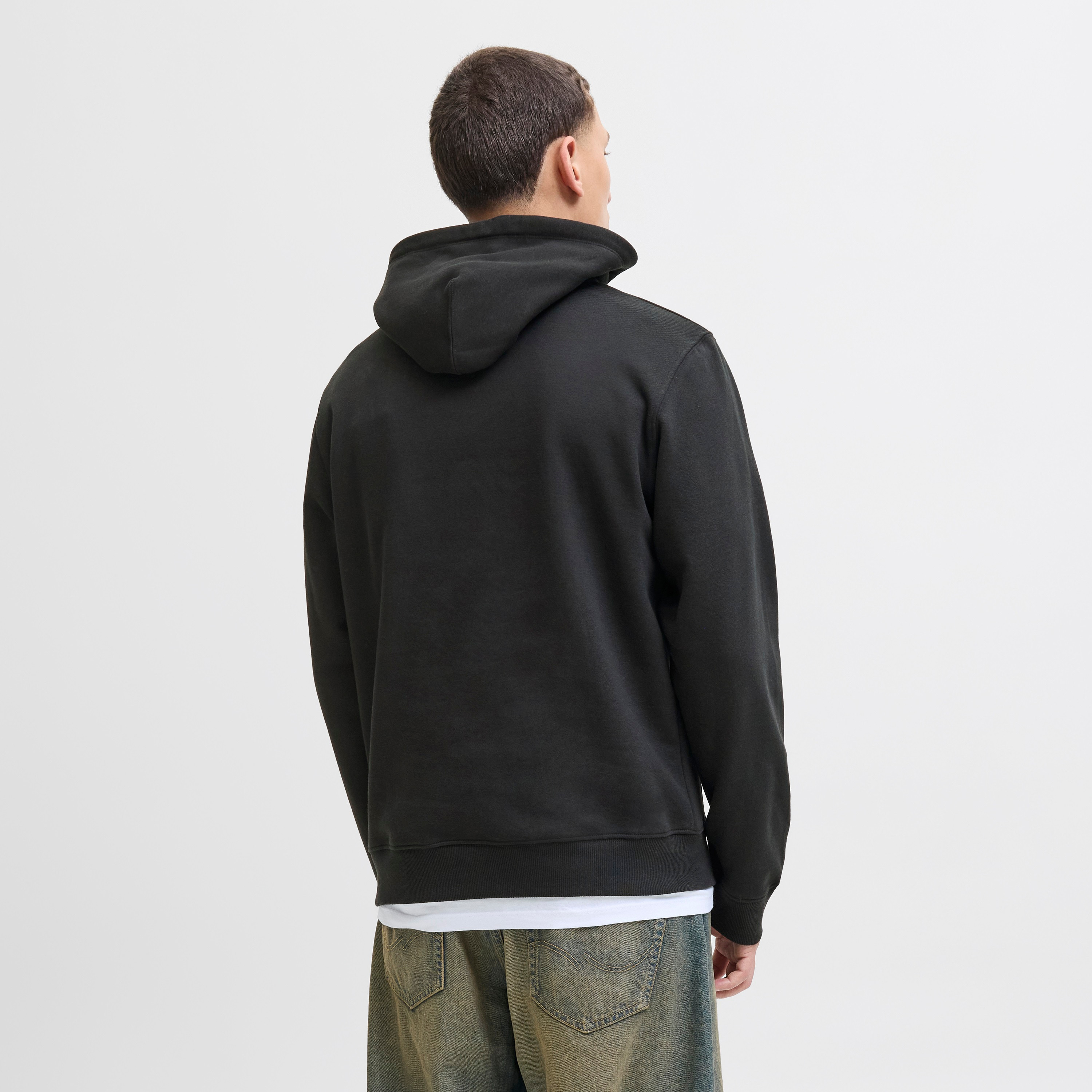 هودي رجالي مطبوع بأكمام طويلة من جاك اند جونز-men-winterwear-hoodiesandsweatshirts-image-4