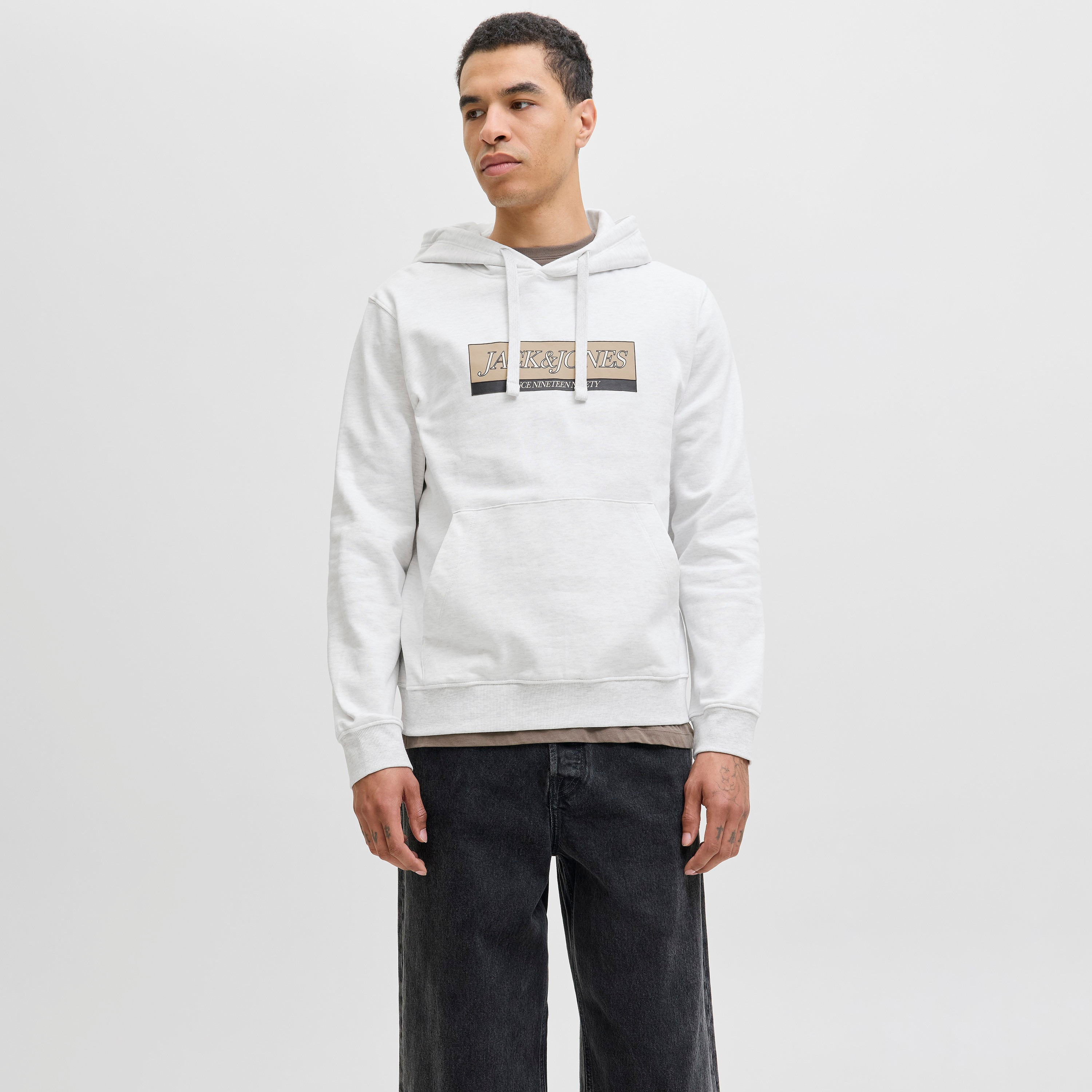 هودي رجالي مطبوع بأكمام طويلة من جاك اند جونز-men-winterwear-hoodiesandsweatshirts-image-5