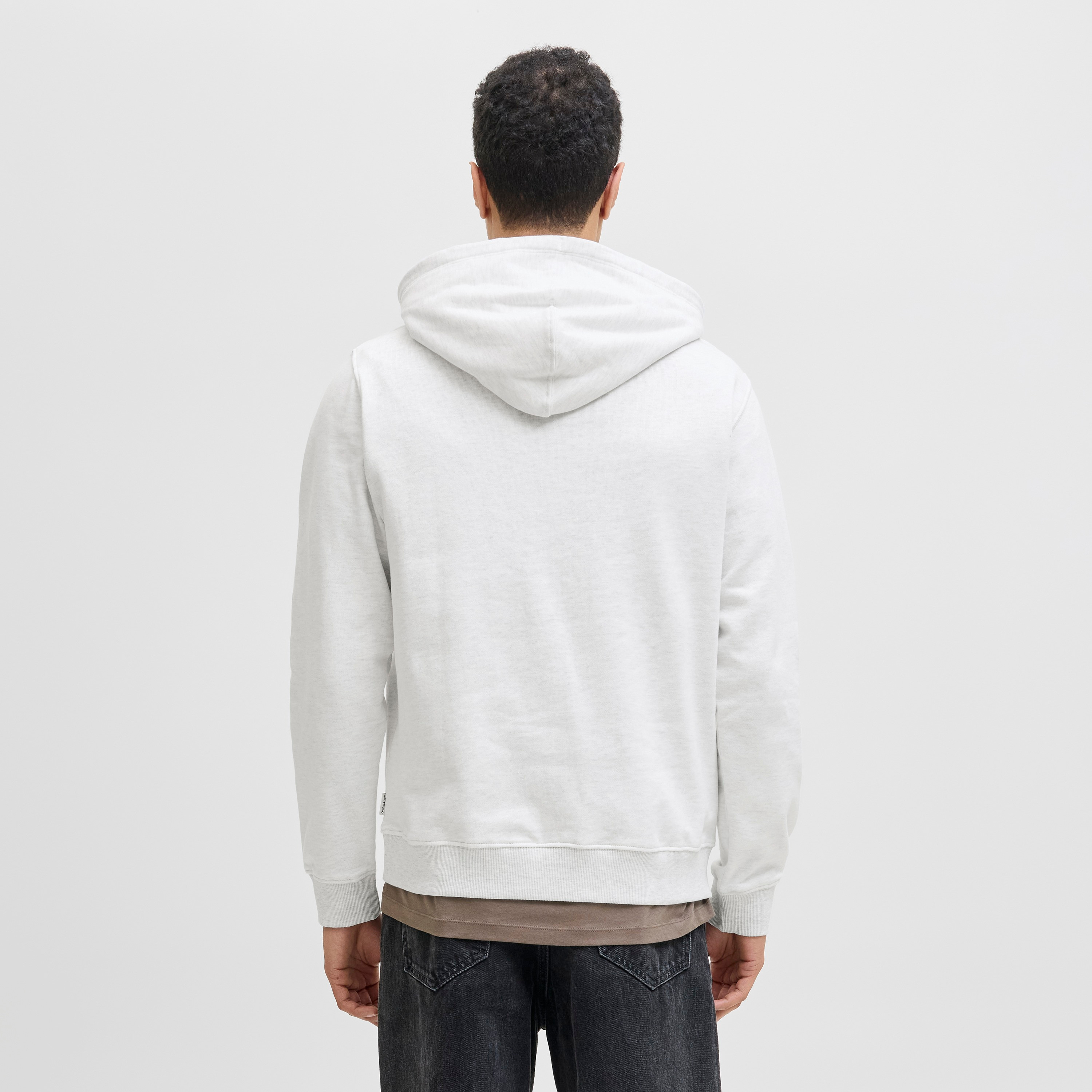 هودي رجالي مطبوع بأكمام طويلة من جاك اند جونز-men-winterwear-hoodiesandsweatshirts-image-8