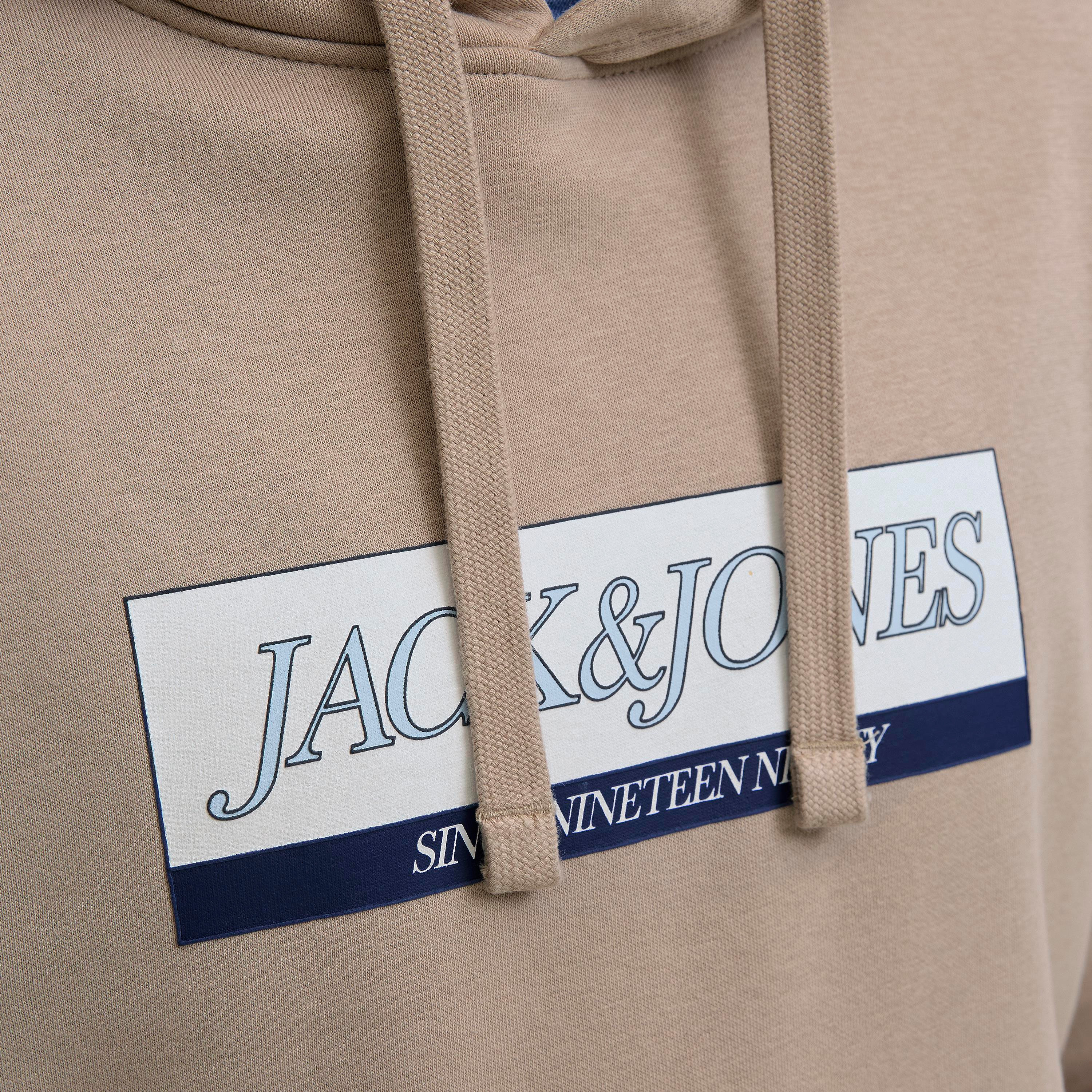 هودي رجالي مطبوع بأكمام طويلة من جاك اند جونز-men-winterwear-hoodiesandsweatshirts-image-11