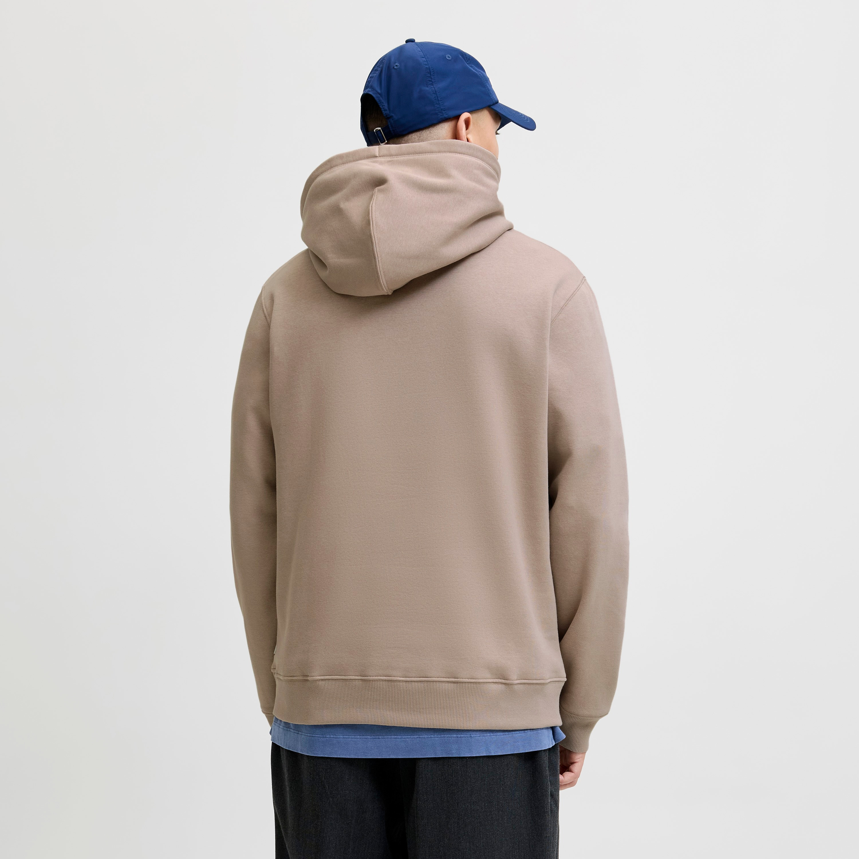 هودي رجالي مطبوع بأكمام طويلة من جاك اند جونز-men-winterwear-hoodiesandsweatshirts-image-12